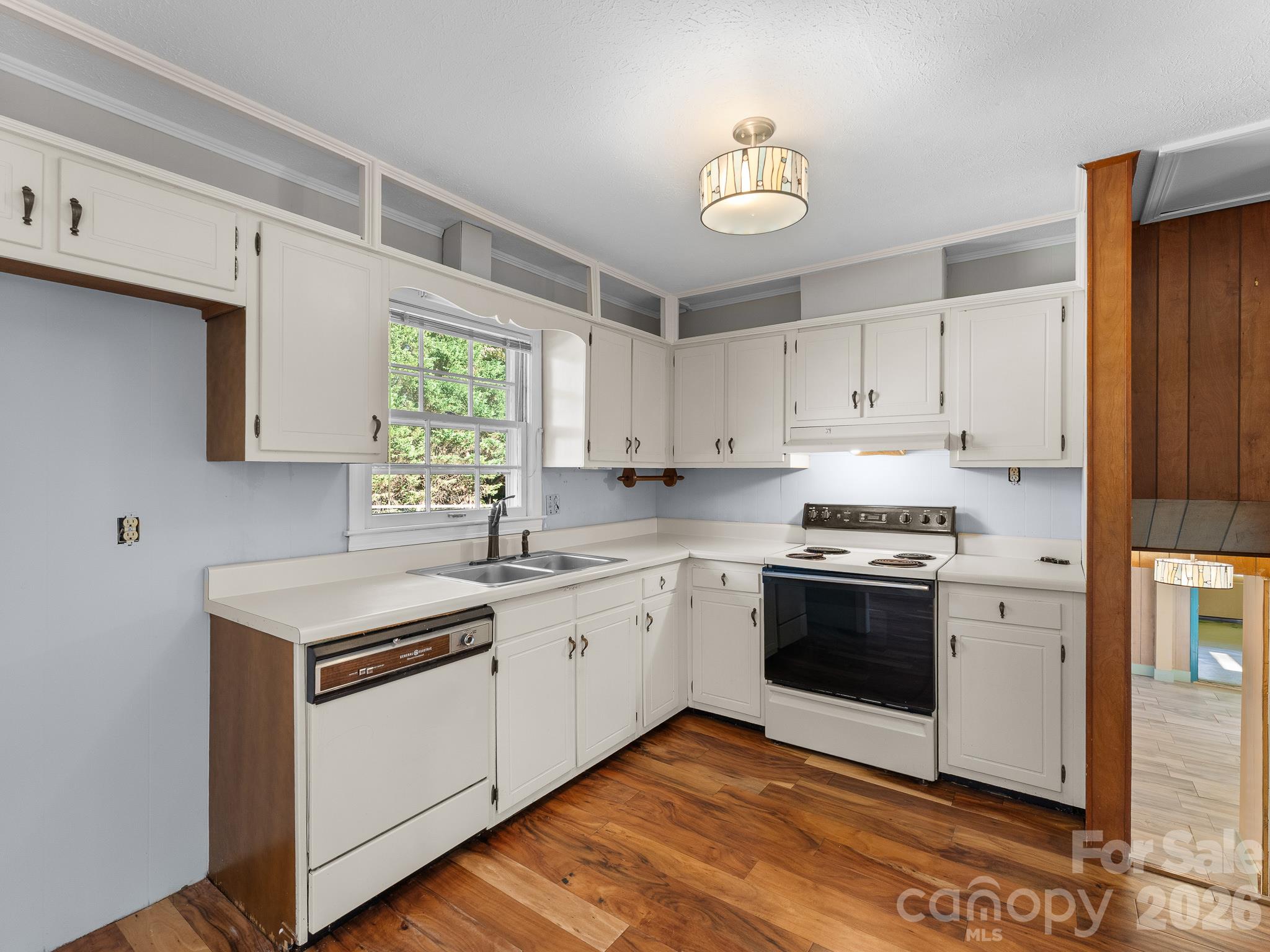 Single Family Residence at 87 Underhill Road, Hendersonville, photo 17 of 48
