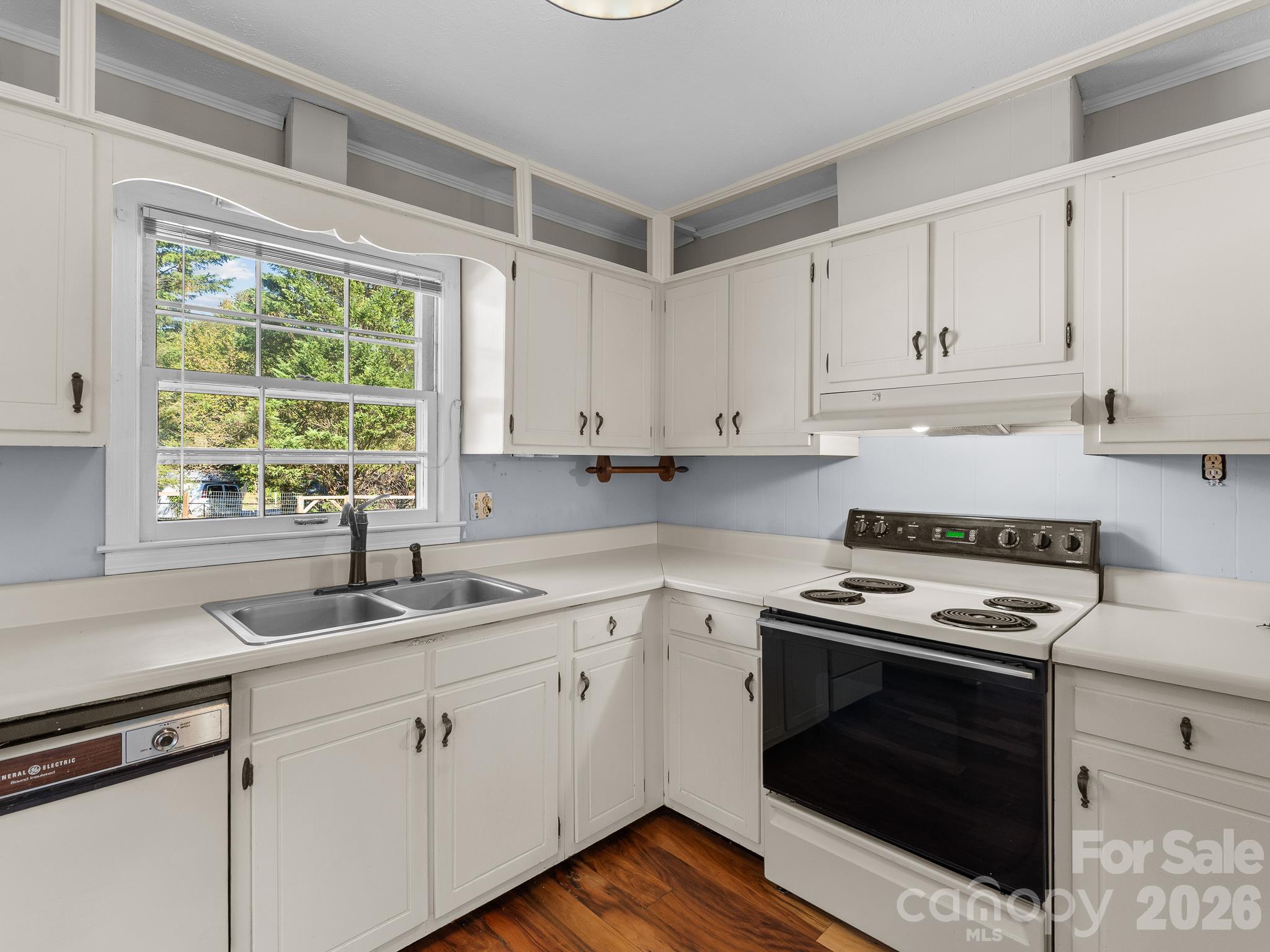 Single Family Residence at 87 Underhill Road, Hendersonville, photo 18 of 48