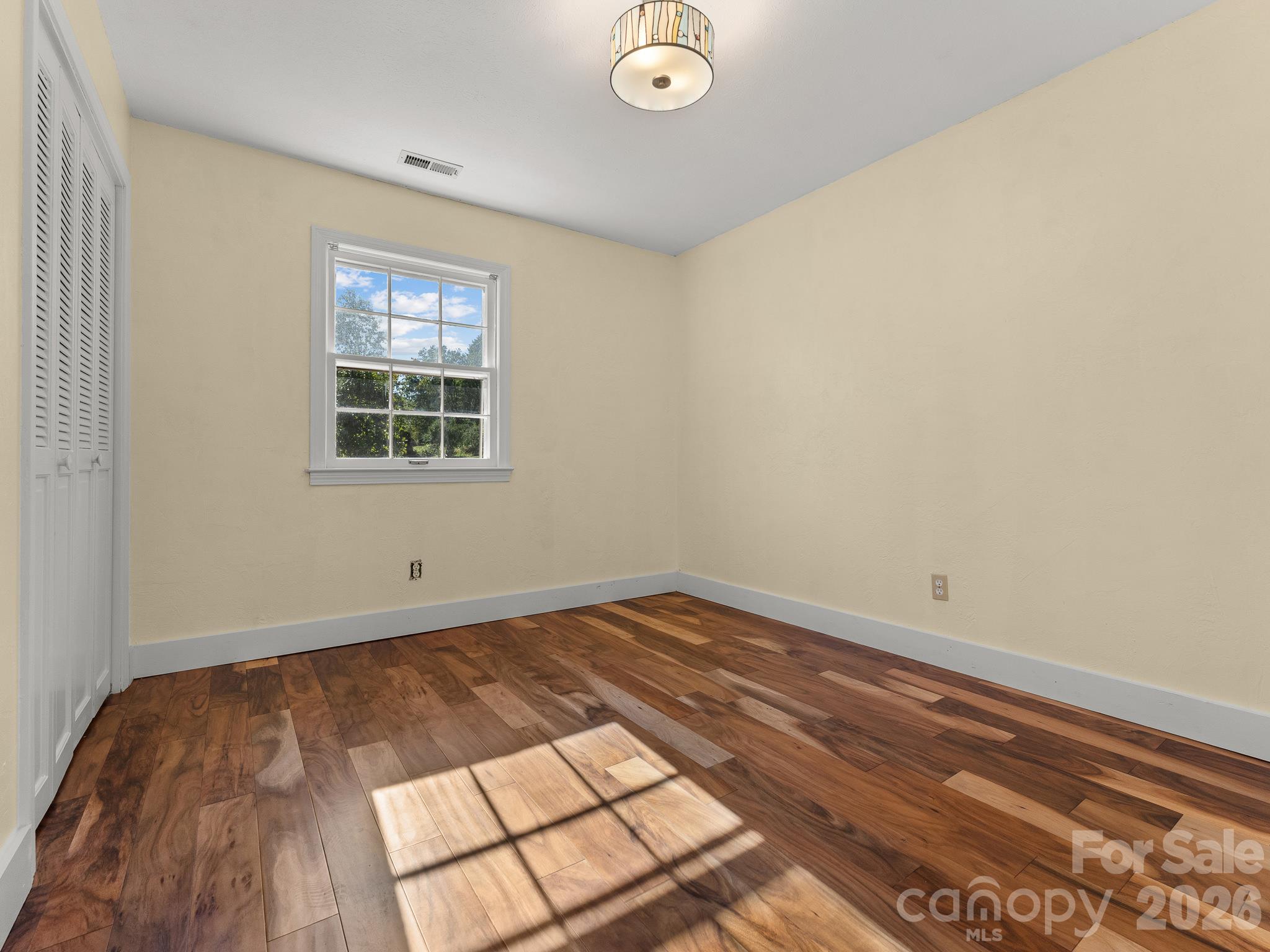 Single Family Residence at 87 Underhill Road, Hendersonville, photo 20 of 48