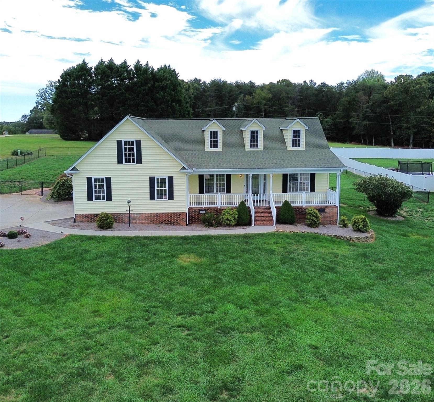 2221 Carriage Lane