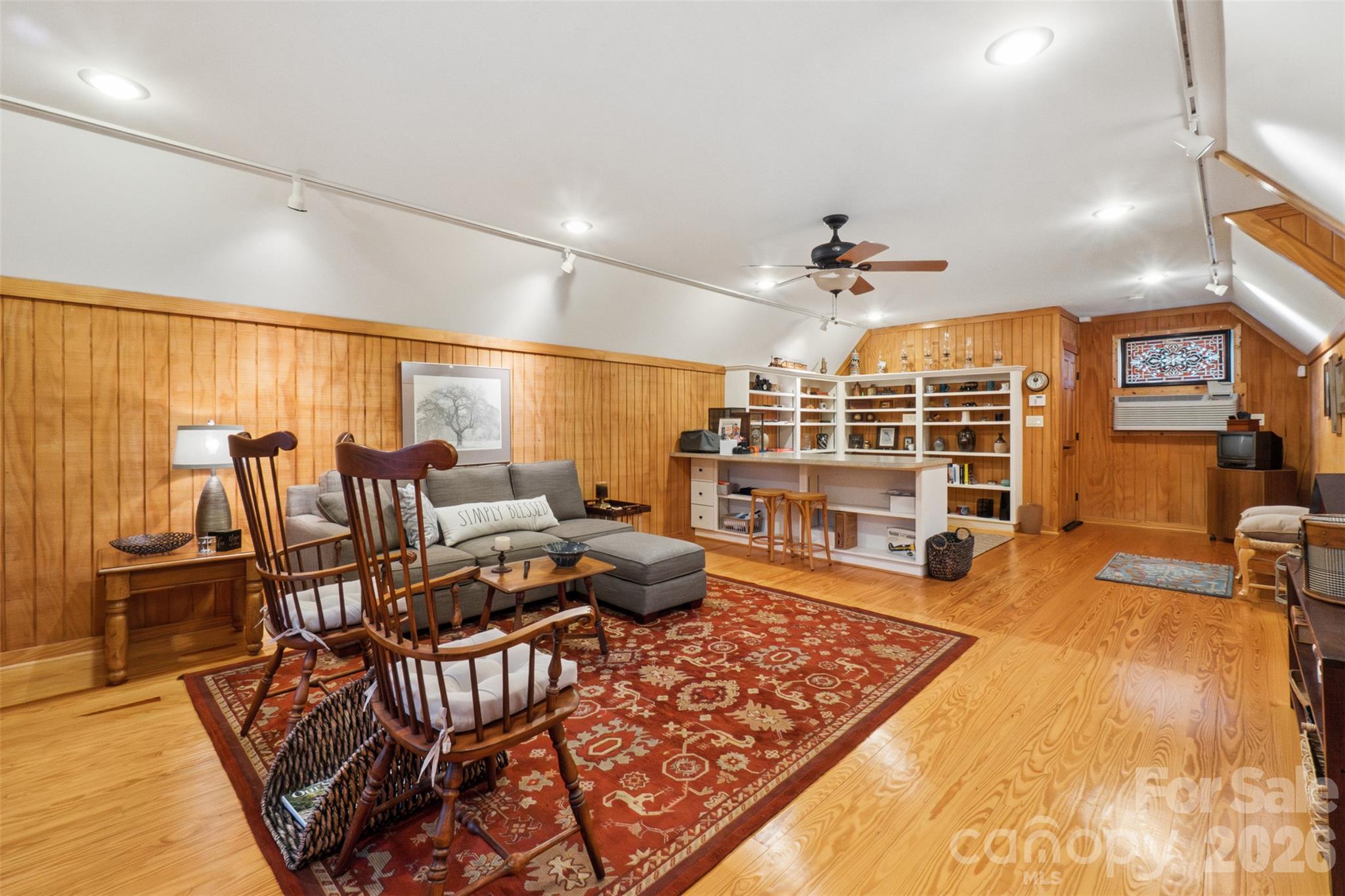 Single Family Residence at 179 Lakeview Pass, Rockingham, photo 43 of 46