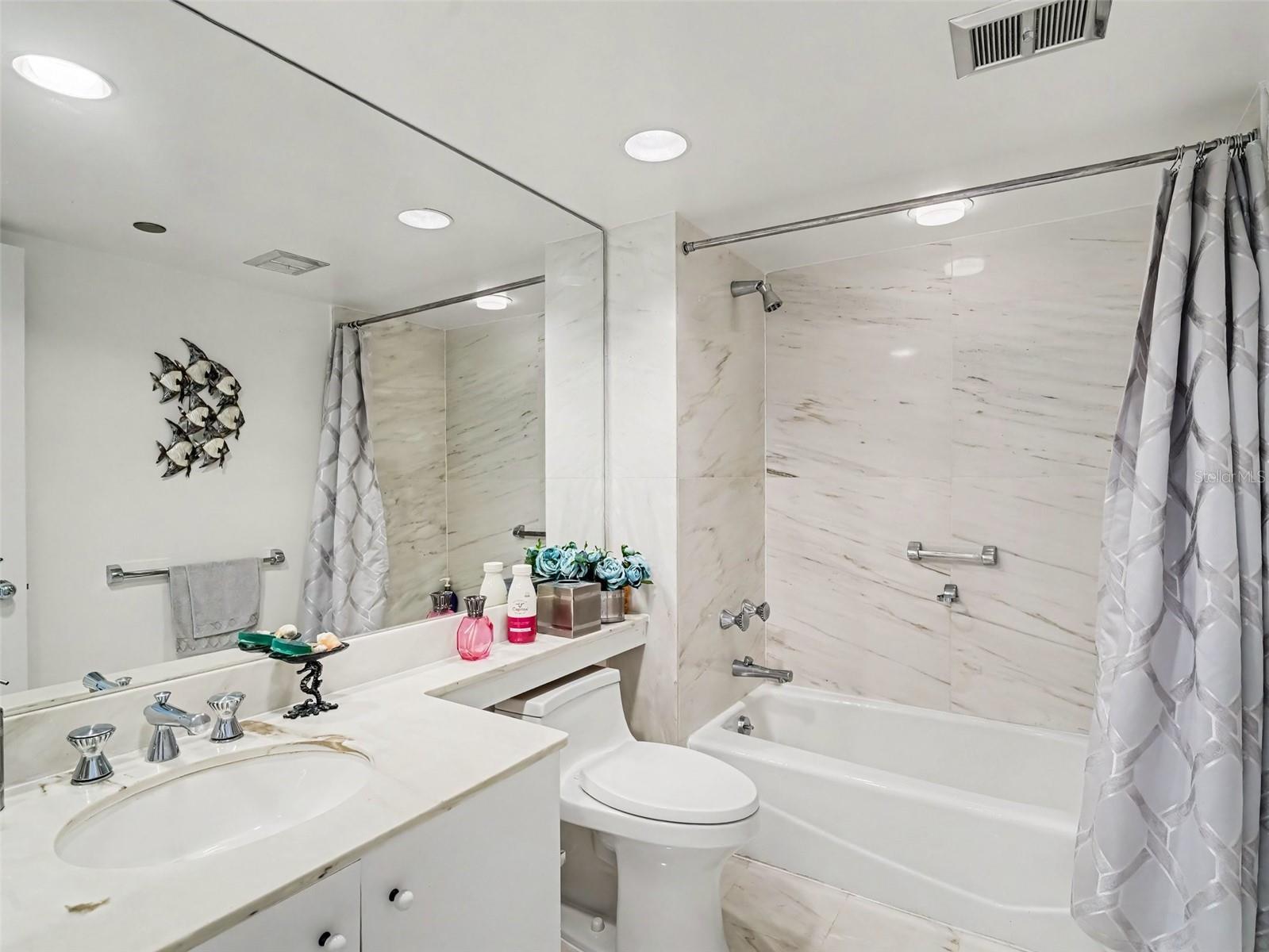 Main Bath with Tub - 775 LONGBOAT CLUB RD #401, LONGBOAT KEY