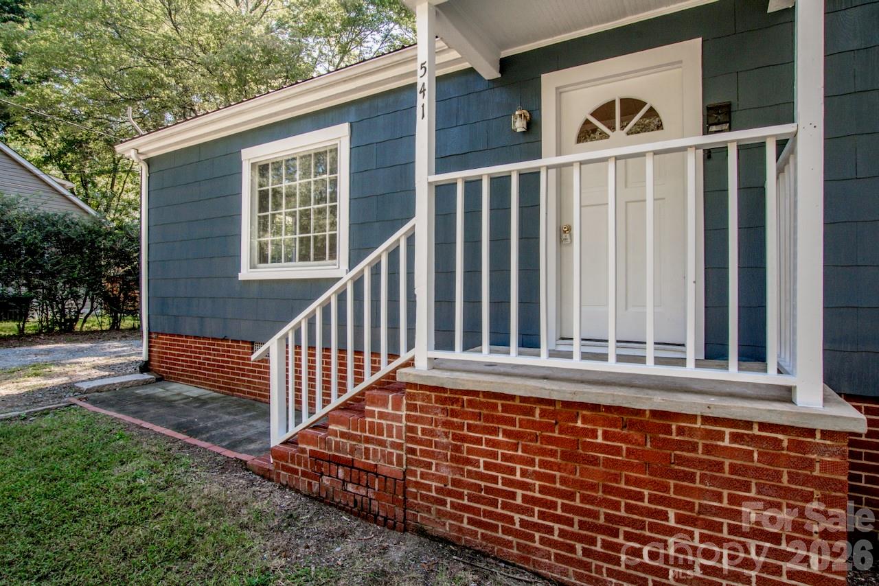 Single Family Residence at 541 Walnut Street, Mooresville, photo 5 of 18