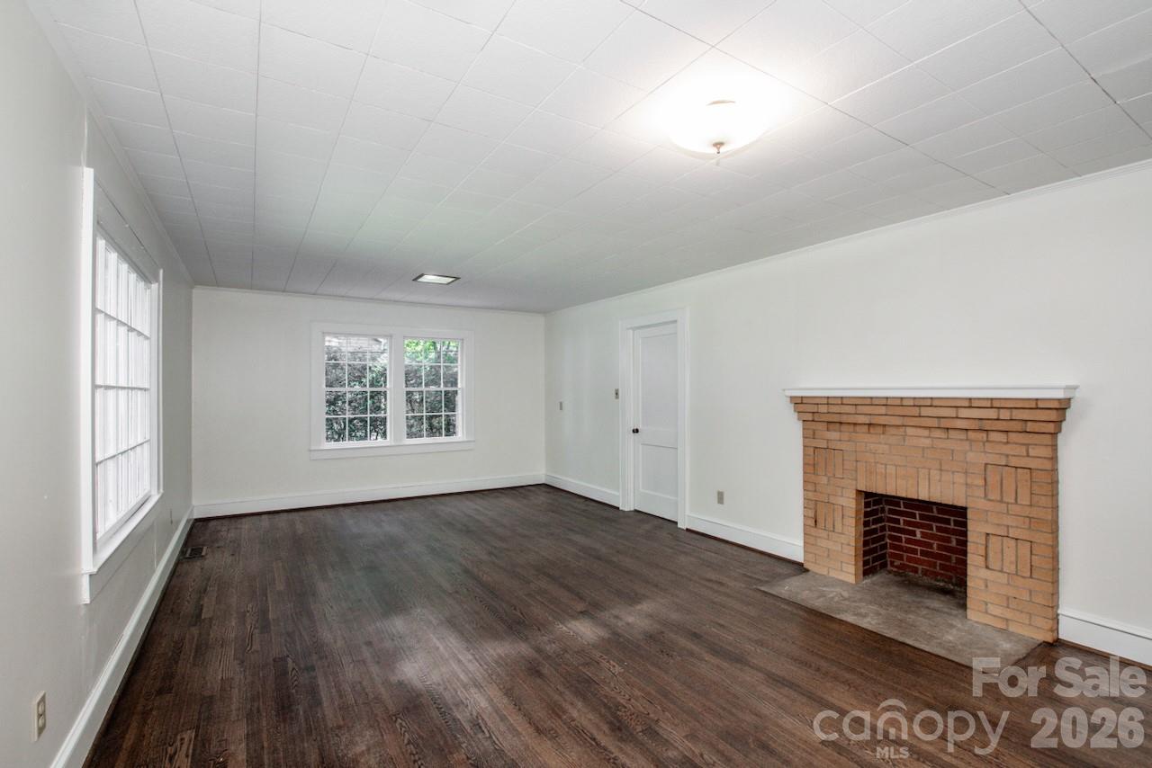 Single Family Residence at 541 Walnut Street, Mooresville, photo 6 of 18