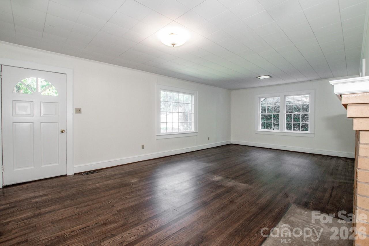Single Family Residence at 541 Walnut Street, Mooresville, photo 7 of 18