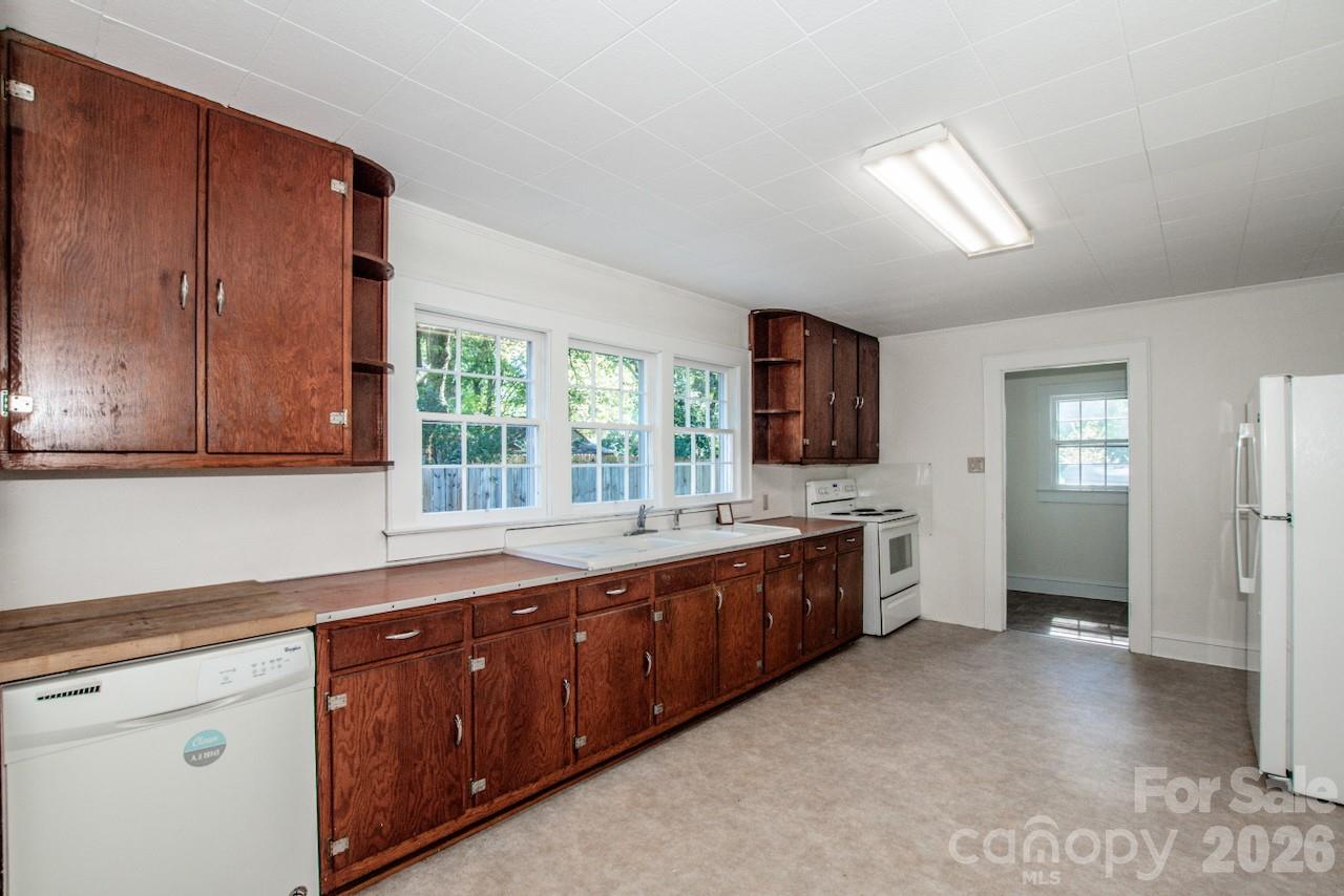 Single Family Residence at 541 Walnut Street, Mooresville, photo 10 of 18