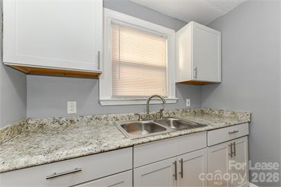 Single Family Residence at 104 Sylvania Avenue, Charlotte, photo 10 of 13