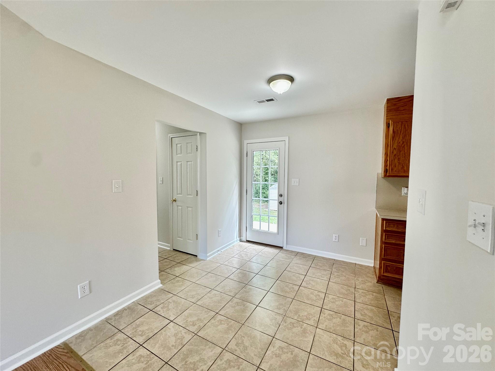 Dining area - 111 Dundee Court, Maiden