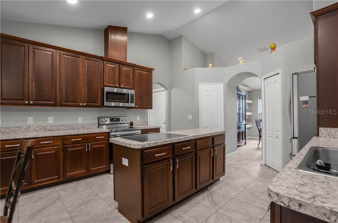 Single Family Residence at 3856 W Birds Nest DR, BEVERLYHILLS FL 34465, Beverly Hills, photo 12 of 83