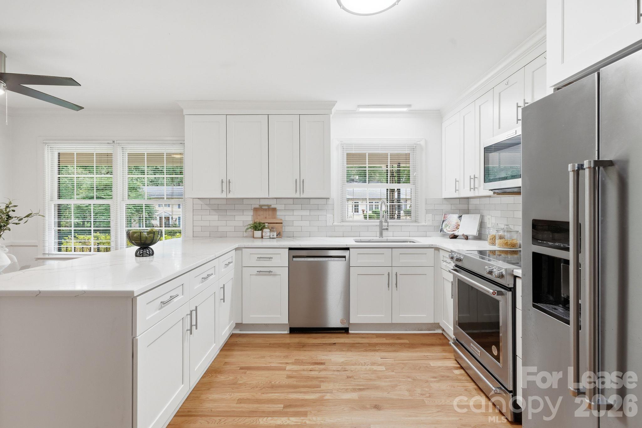 Single Family Residence at 926 Shady Bluff Drive, Charlotte, photo 10 of 34