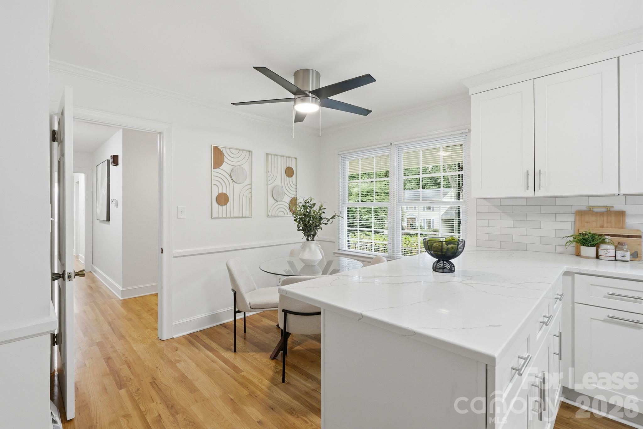Single Family Residence at 926 Shady Bluff Drive, Charlotte, photo 11 of 34