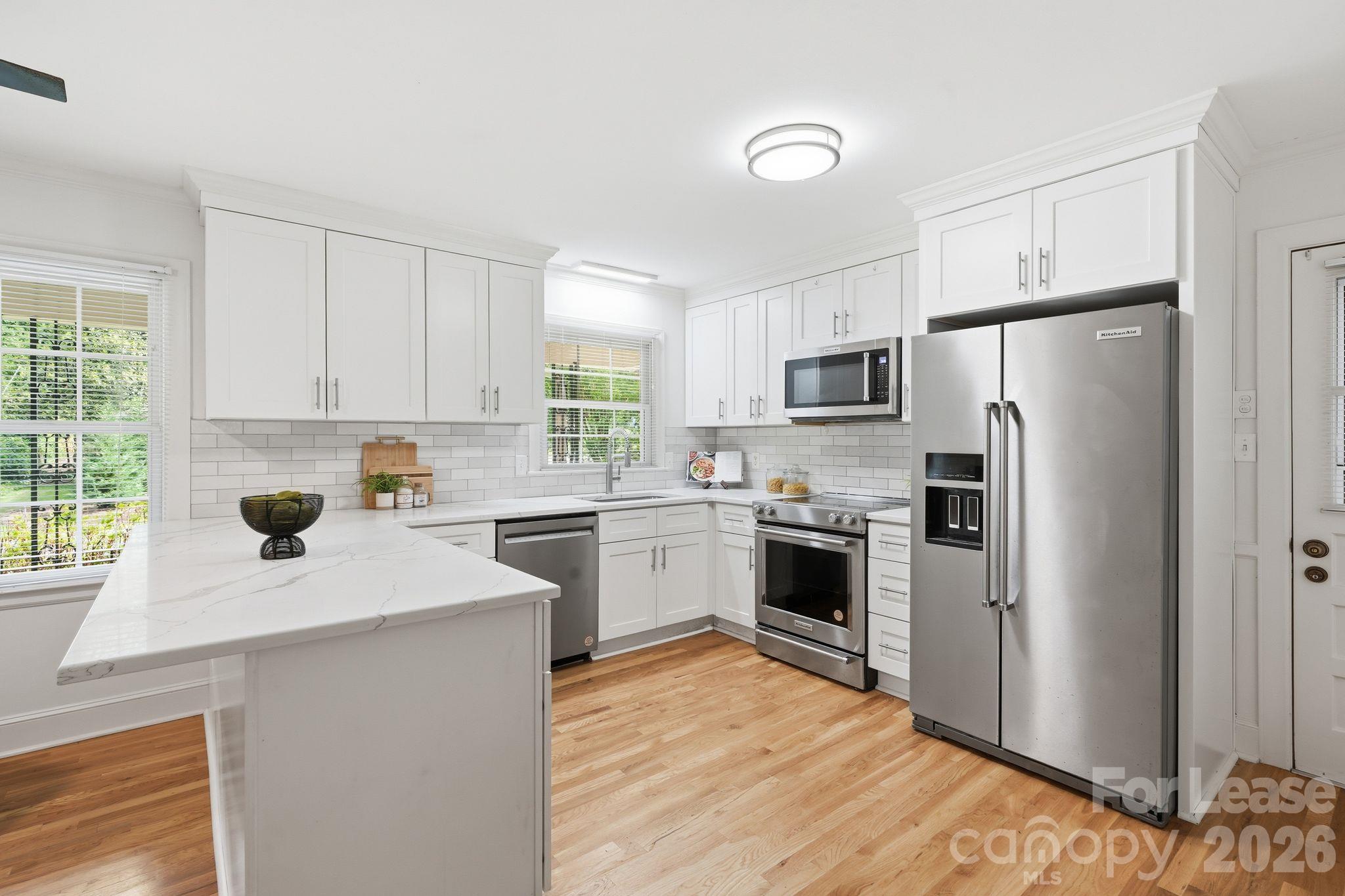 Single Family Residence at 926 Shady Bluff Drive, Charlotte, photo 12 of 34