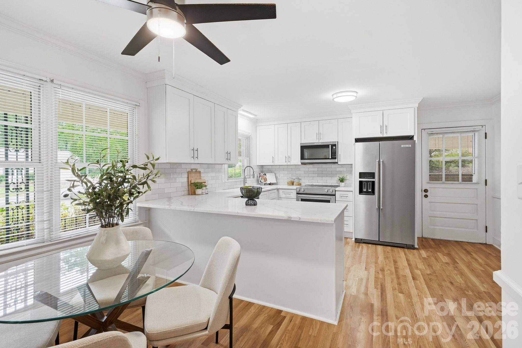Single Family Residence at 926 Shady Bluff Drive, Charlotte, photo 13 of 34