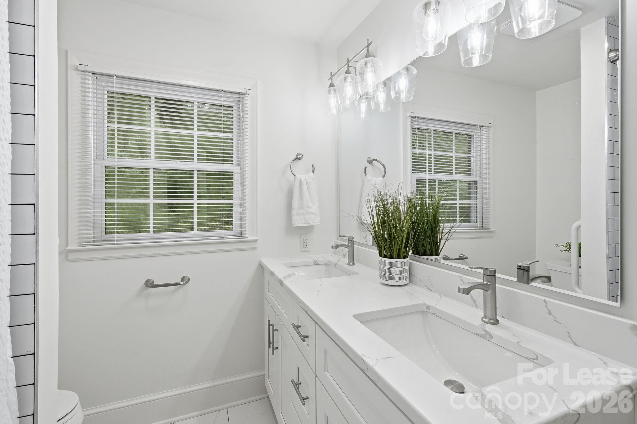 Single Family Residence at 926 Shady Bluff Drive, Charlotte, photo 16 of 34