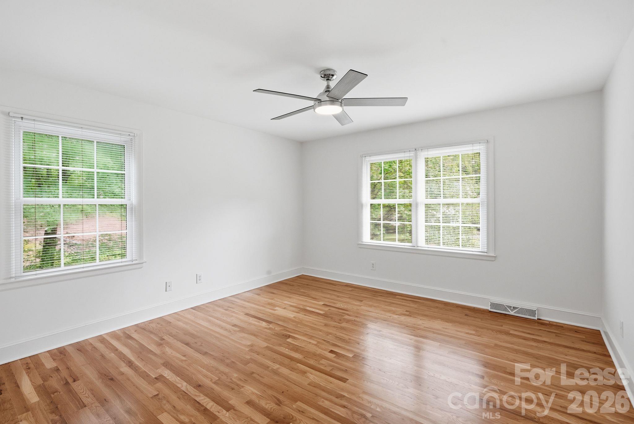 Single Family Residence at 926 Shady Bluff Drive, Charlotte, photo 17 of 34