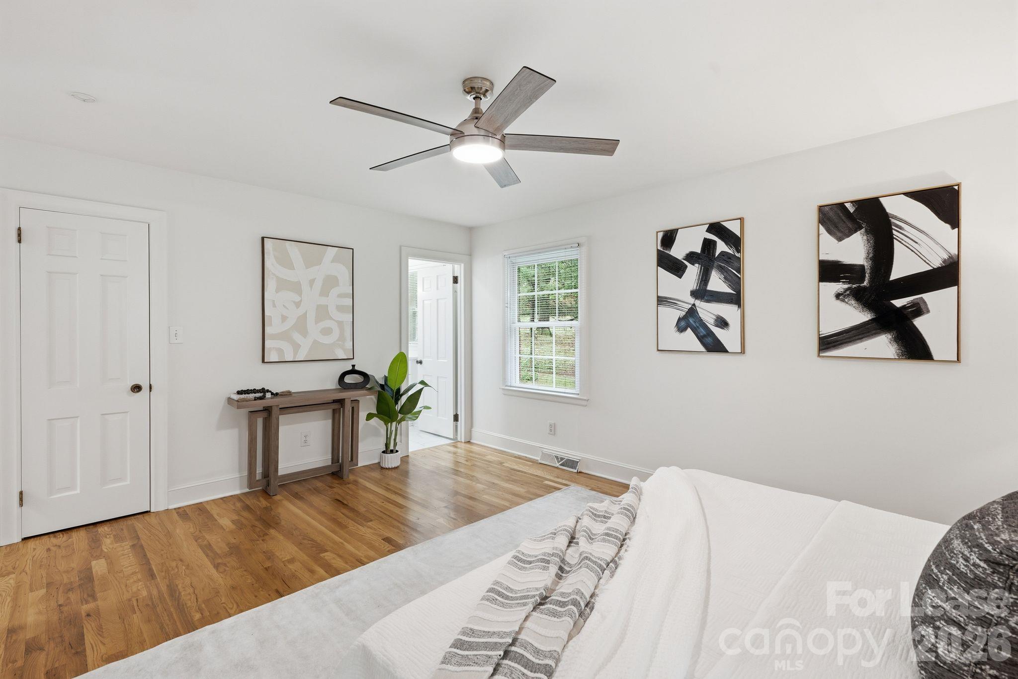 Single Family Residence at 926 Shady Bluff Drive, Charlotte, photo 19 of 34