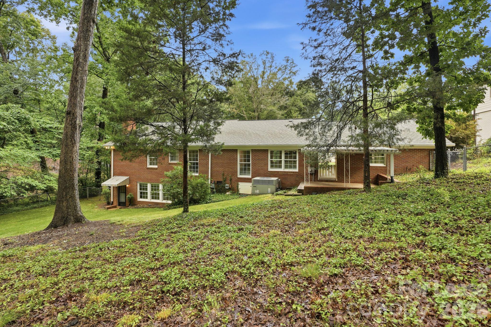 Single Family Residence at 926 Shady Bluff Drive, Charlotte, photo 29 of 34