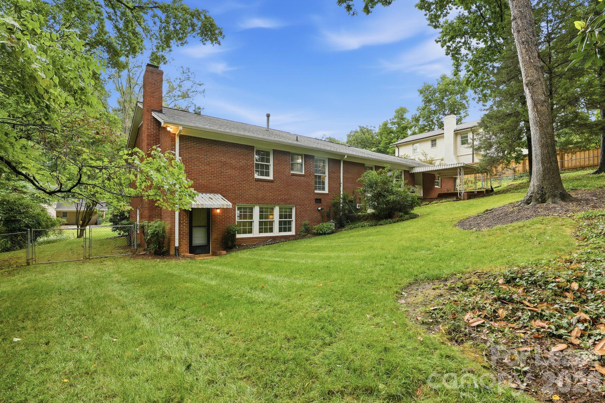 Single Family Residence at 926 Shady Bluff Drive, Charlotte, photo 30 of 34