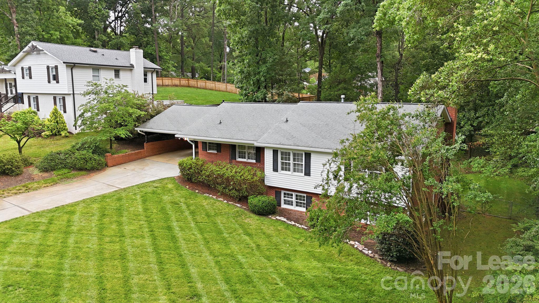 Single Family Residence at 926 Shady Bluff Drive, Charlotte, photo 32 of 34