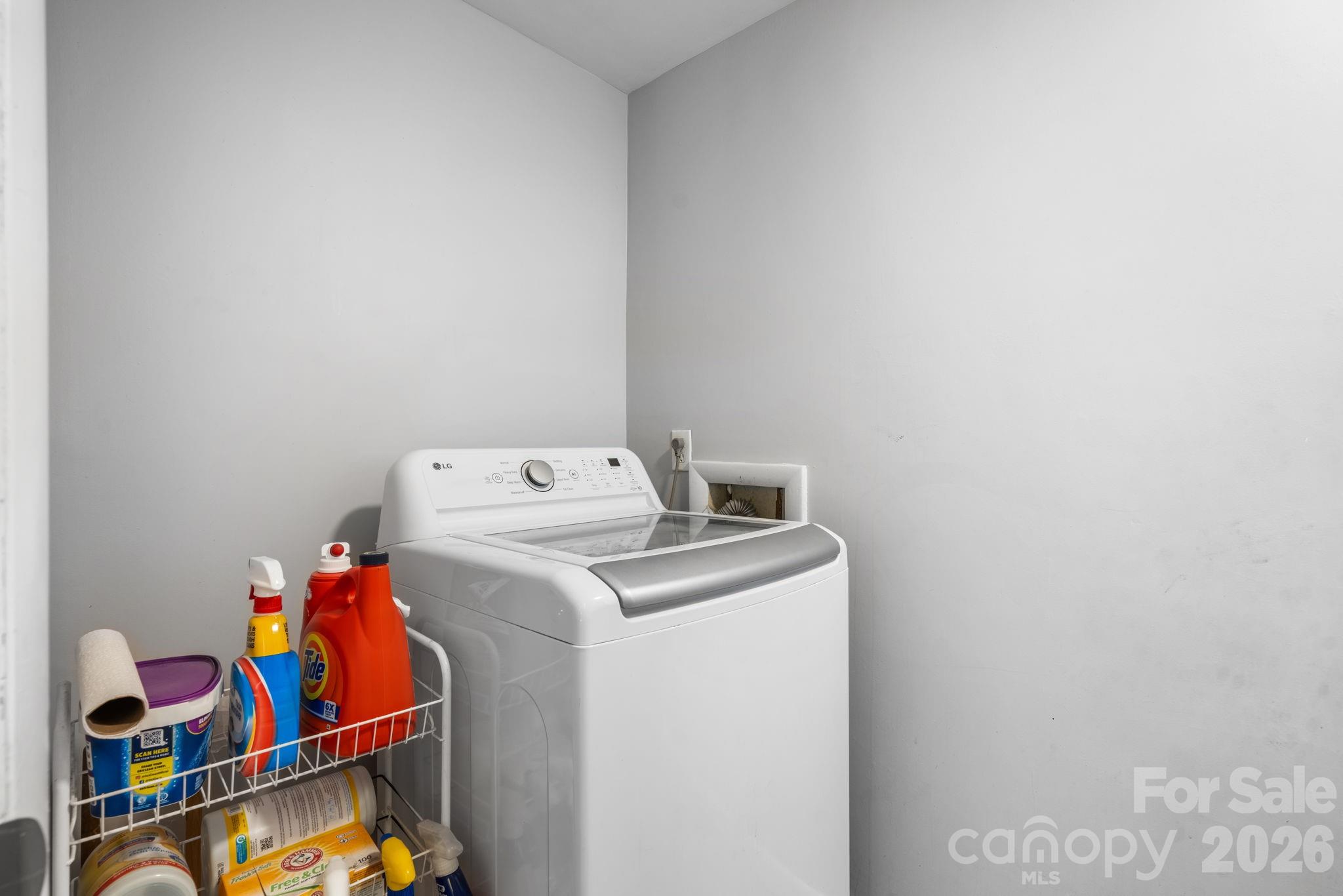 Laundry-1/2 Bath - 267 25th Avenue NW, Hickory