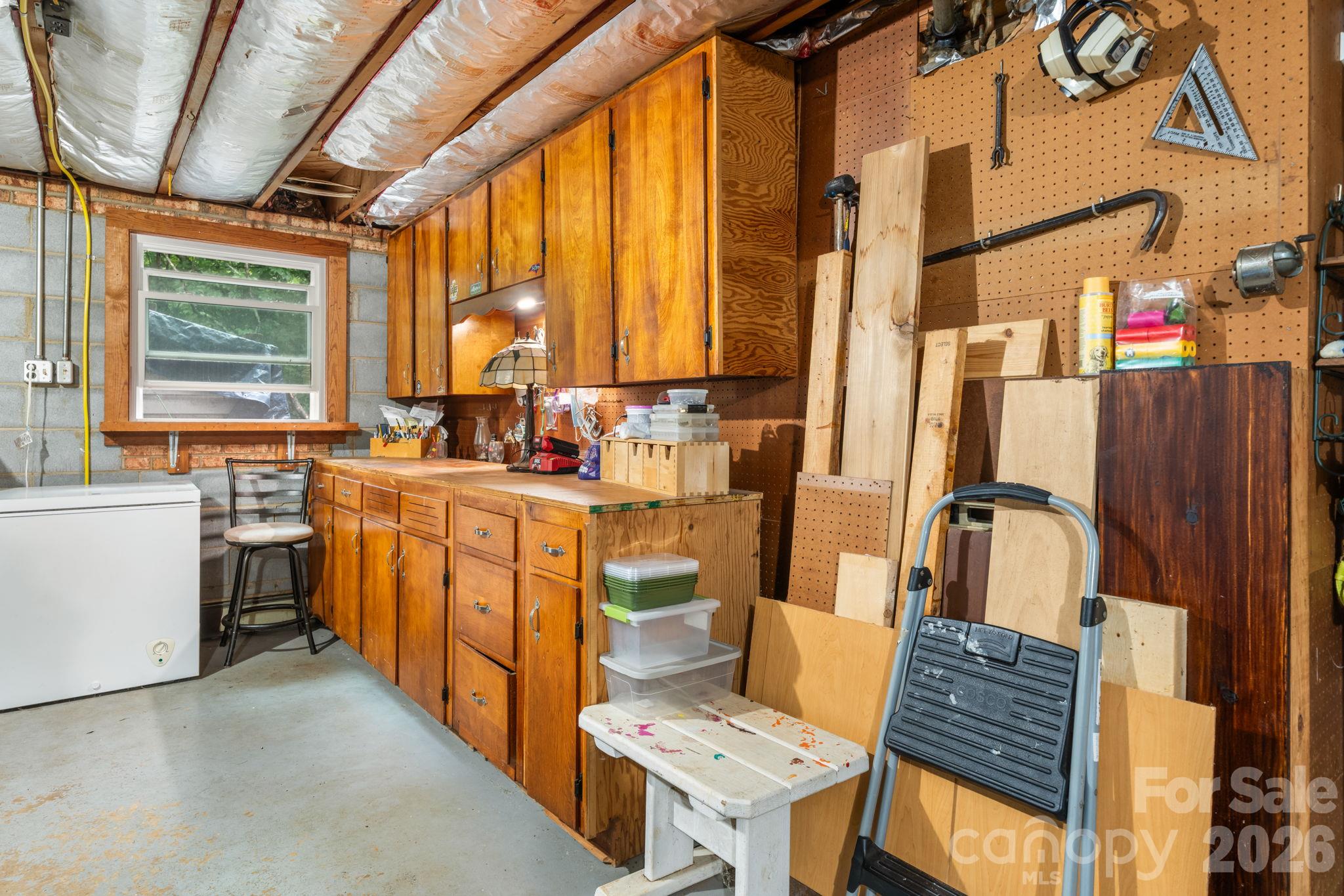 Garage - 267 25th Avenue NW, Hickory