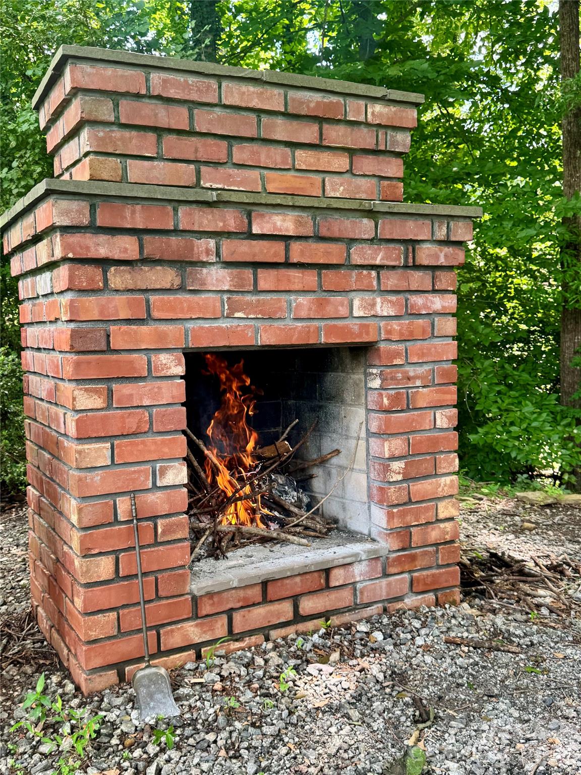 Side yard fireplace - 267 25th Avenue NW, Hickory
