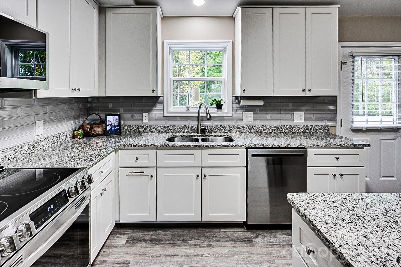 Single Family Residence at 4434 New Hope Church Road, Asheboro, photo 12 of 25