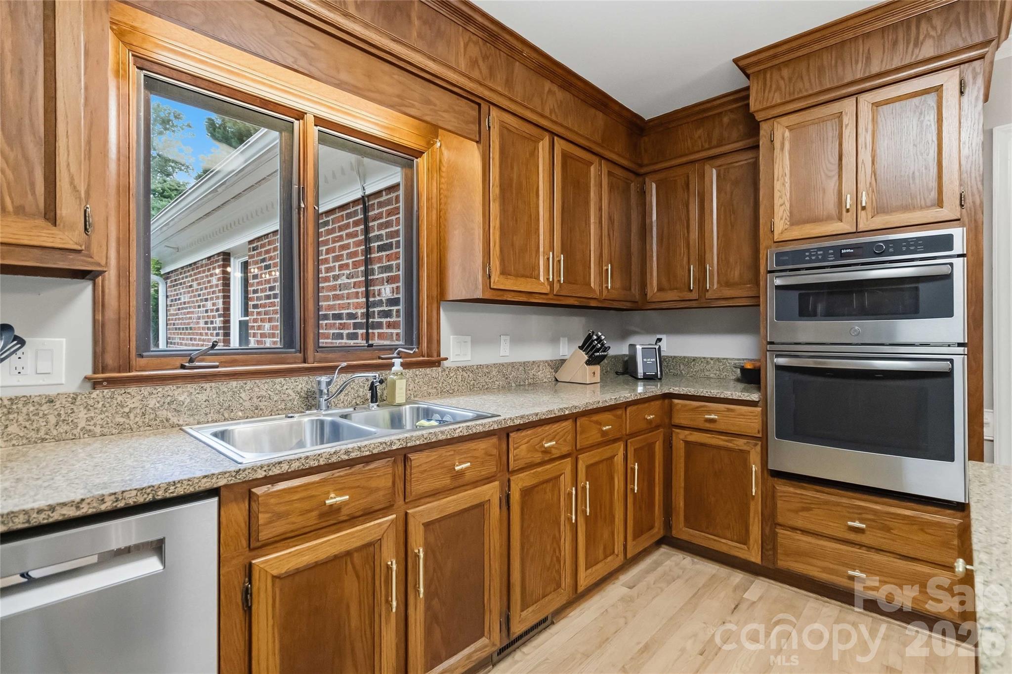 Single Family Residence at 9414 Tillot Drive, Matthews, photo 12 of 39