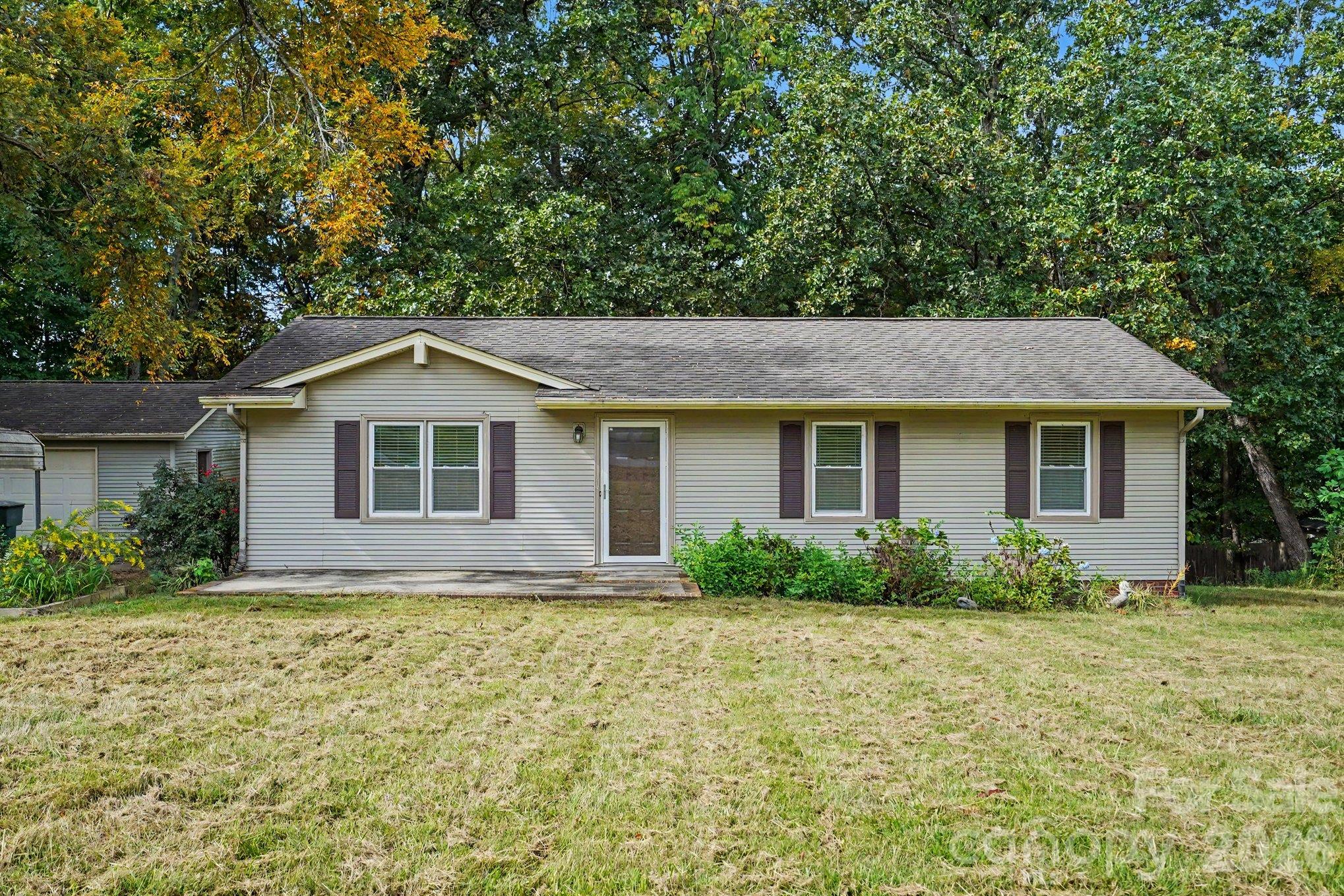 213 Cobblestone Lane NW