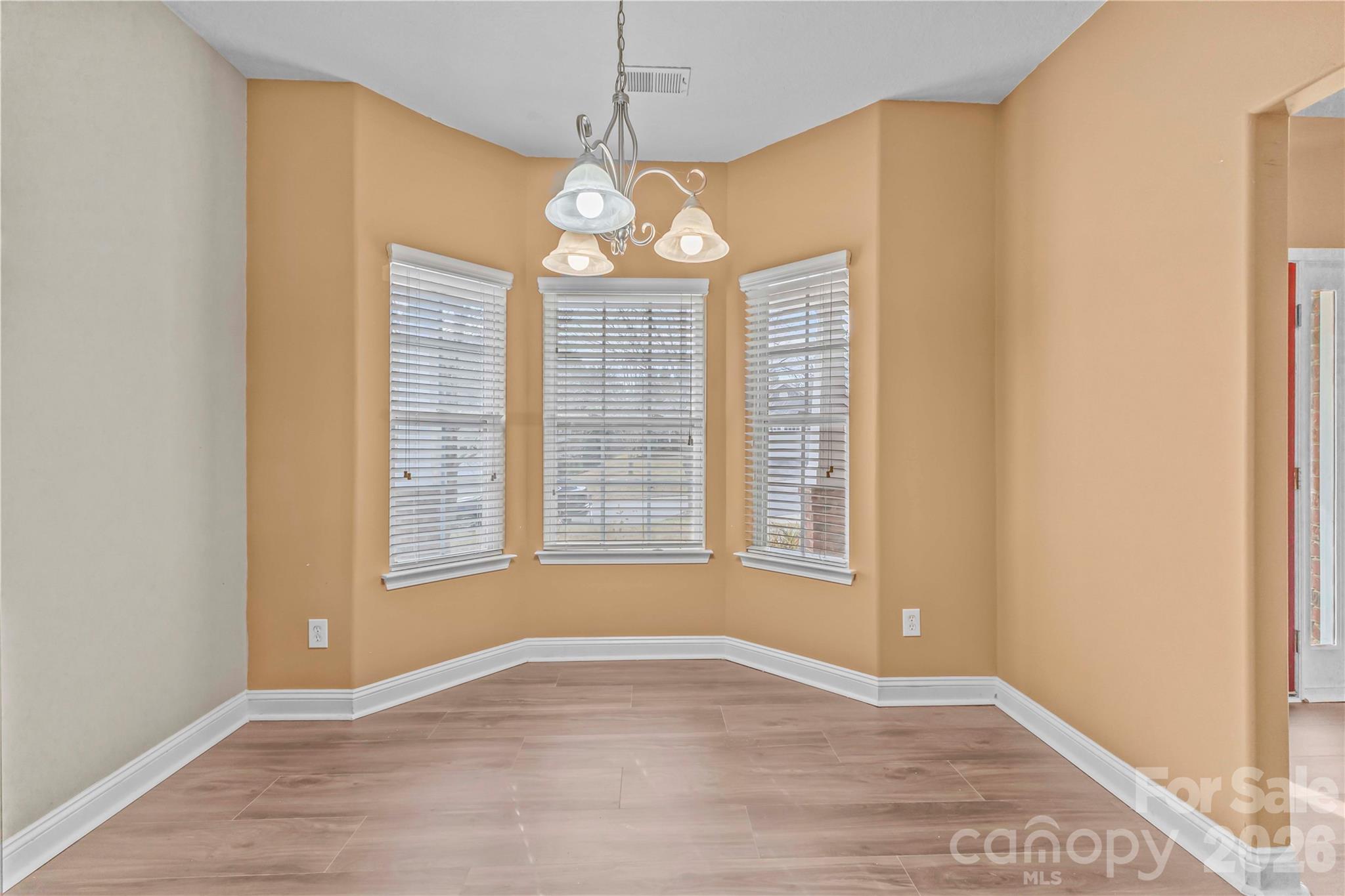 Single Family Residence at 2532 Glyncastle Way, Gastonia, photo 7 of 40