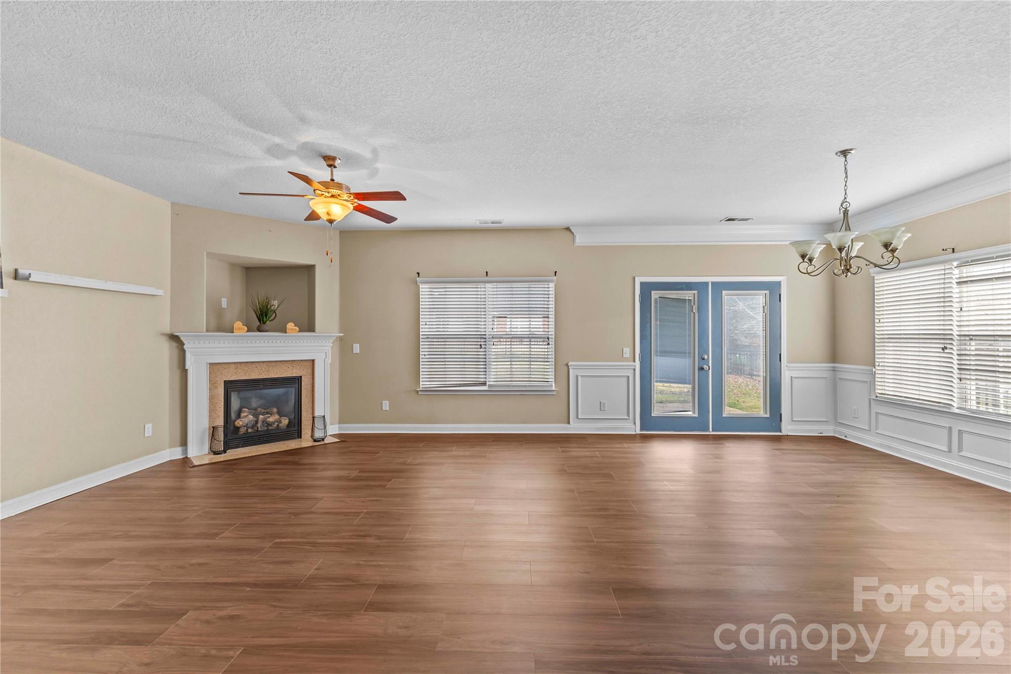 Single Family Residence at 2532 Glyncastle Way, Gastonia, photo 2 of 40