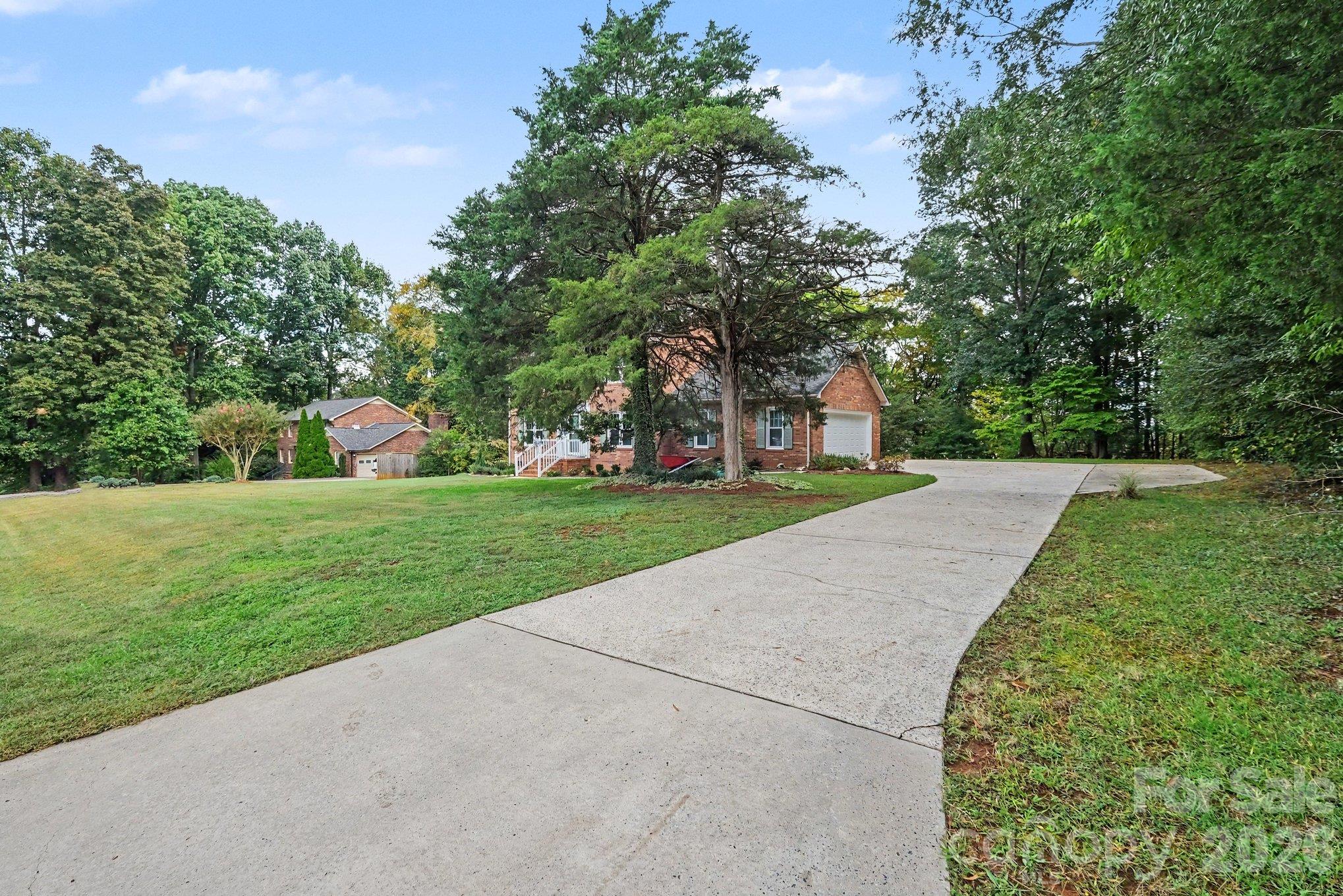 Single Family Residence at 1312 Bennington Drive NW, Concord, photo 4 of 38