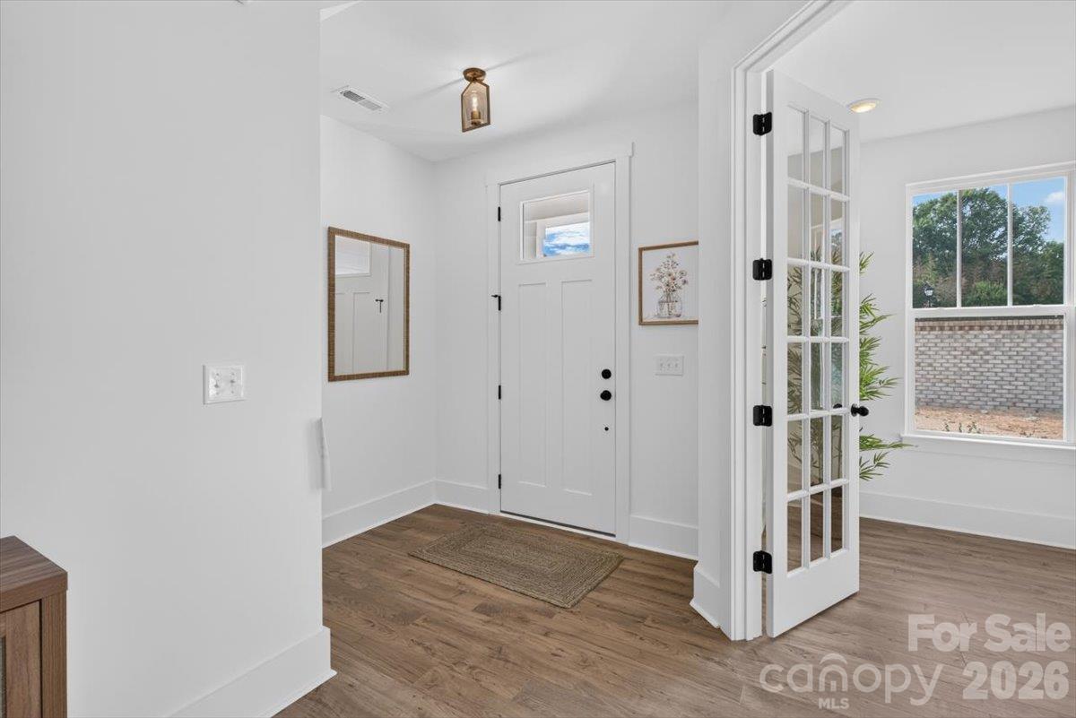 Single Family Residence at 4919 Potter Road, Matthews, photo 4 of 46