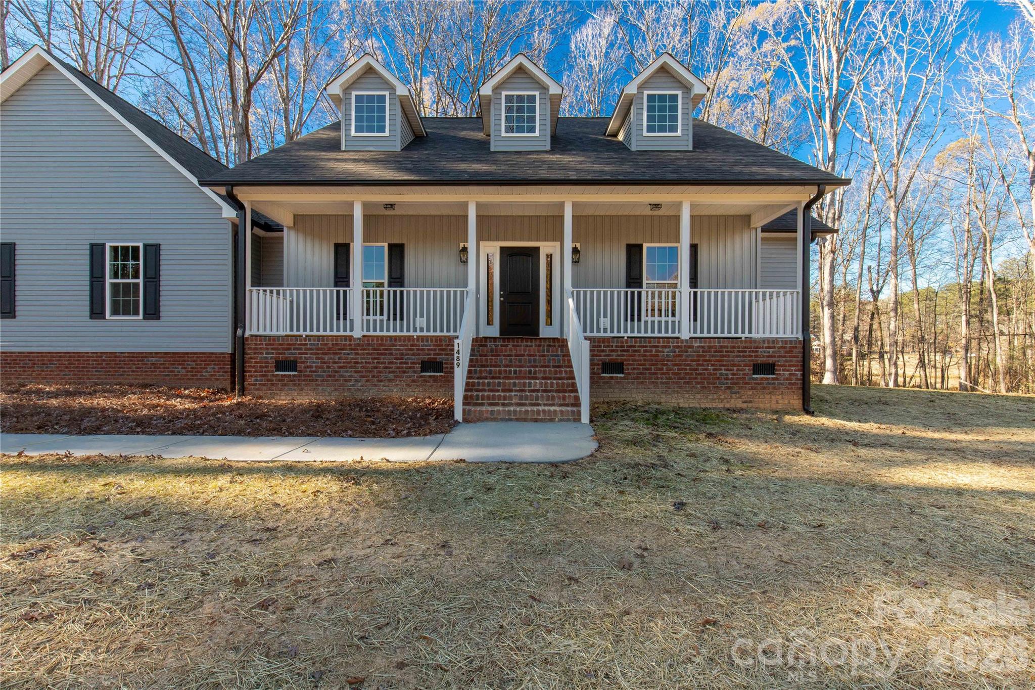 Single Family Residence at 1489 Paraham Road S, York, photo 4 of 45
