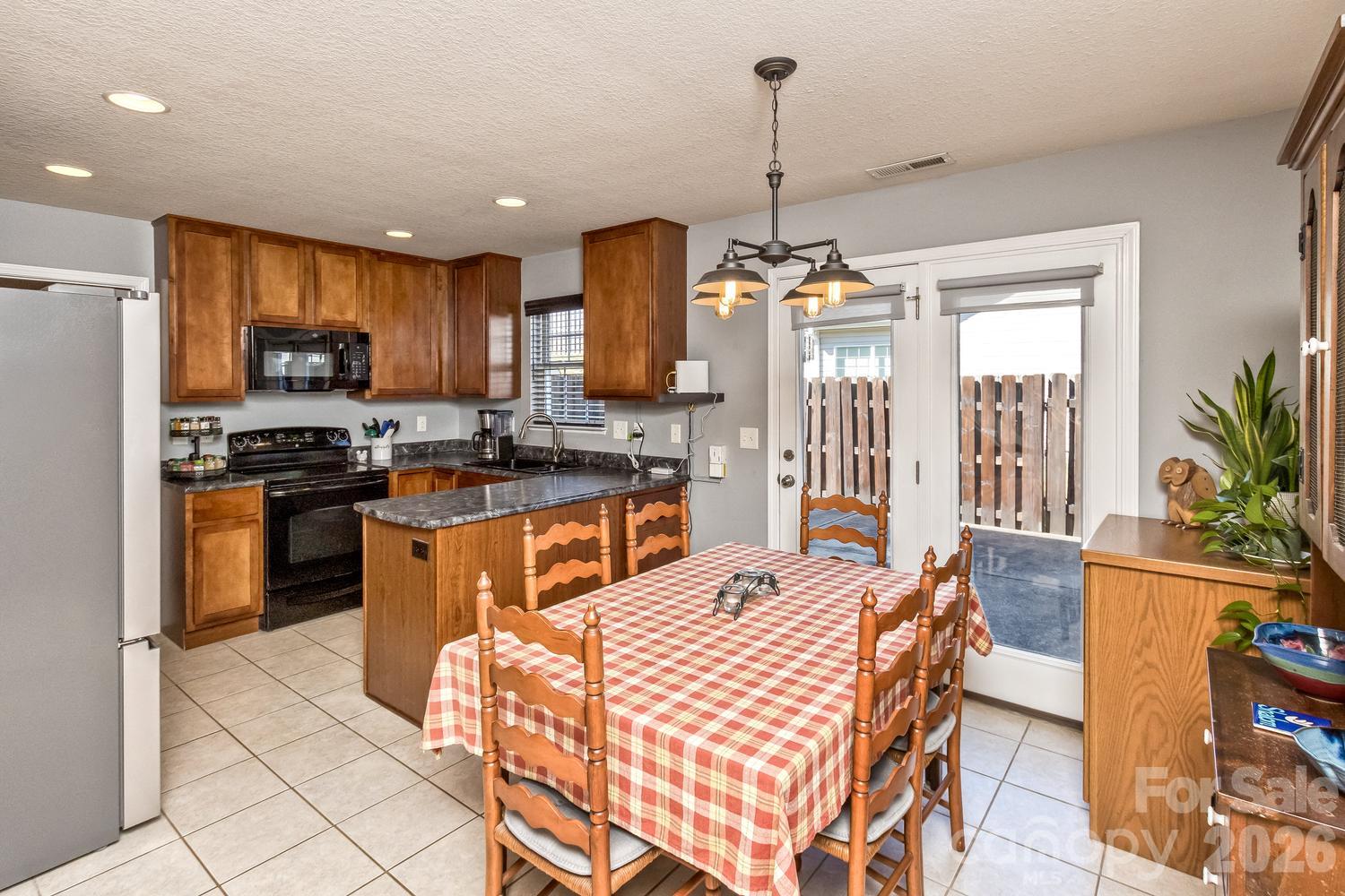 French doors to the patio - 5 Lilac Fields Way, Arden