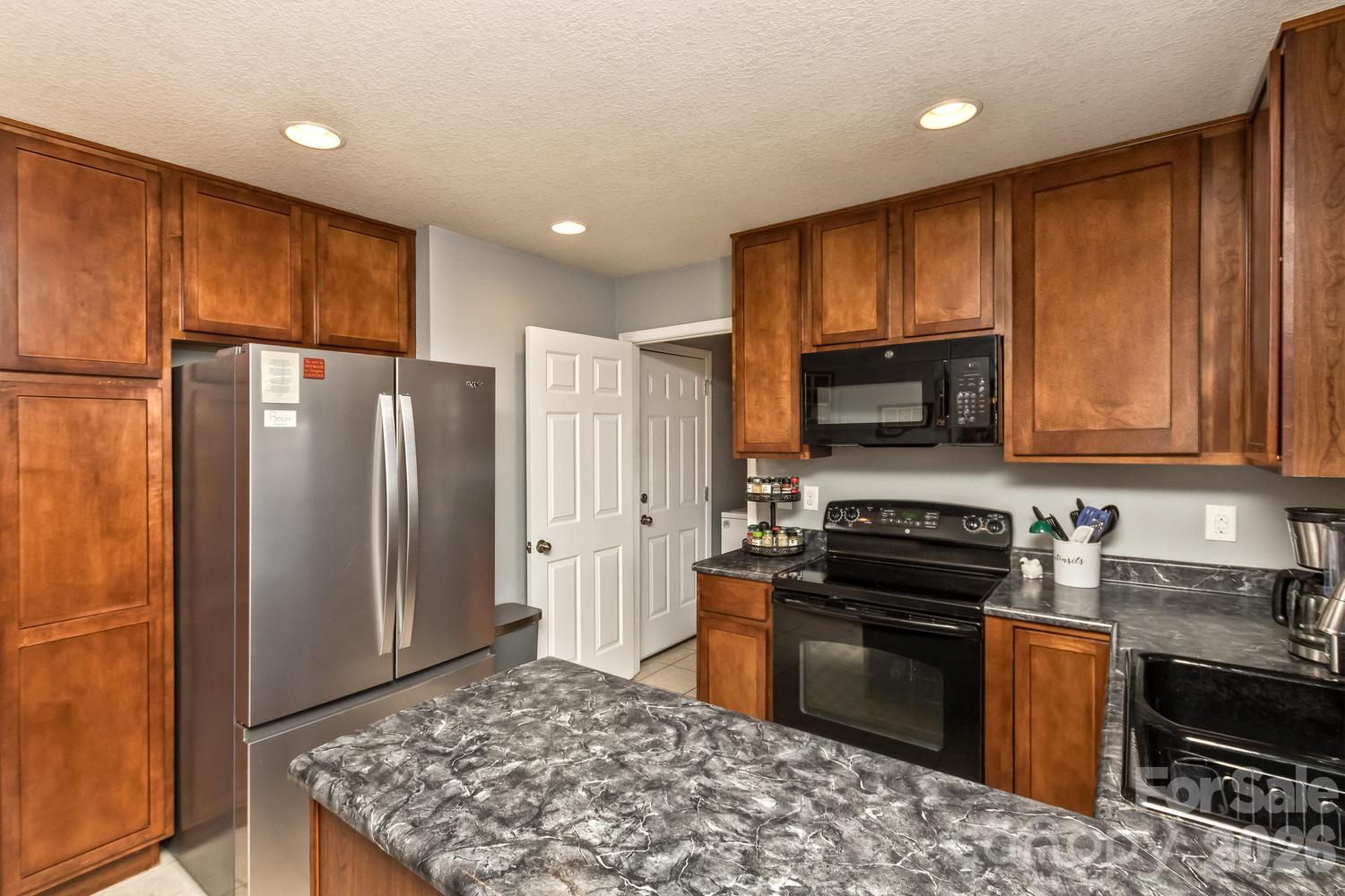 Townhouse at 5 Lilac Fields Way, Arden, photo 11 of 33