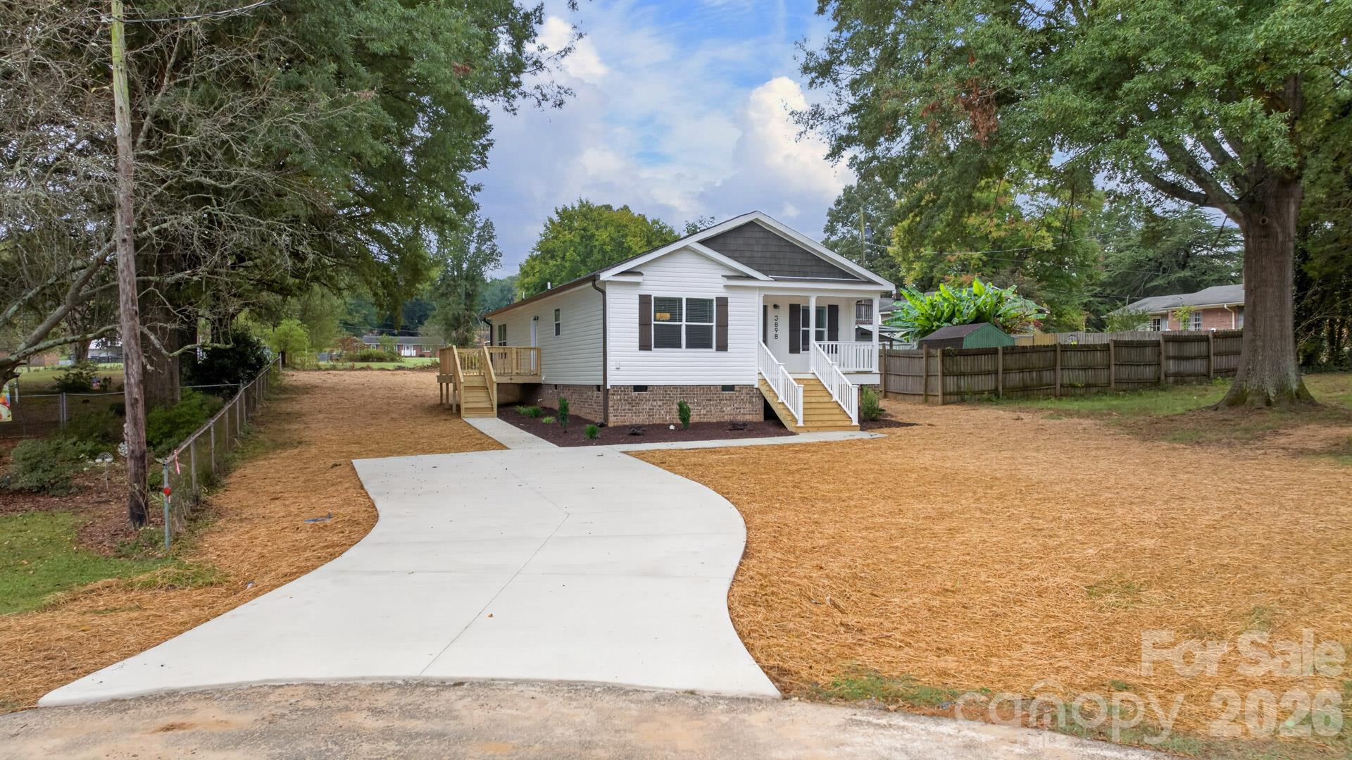 Single Family Residence at 3898 Yarbrough Avenue, Winston Salem, photo 2 of 36