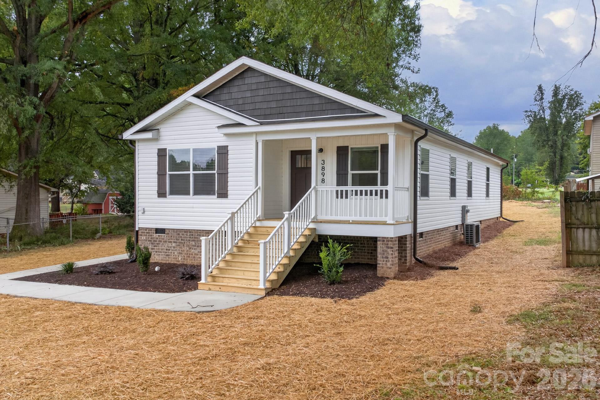 Single Family Residence at 3898 Yarbrough Avenue, Winston Salem, photo 5 of 36