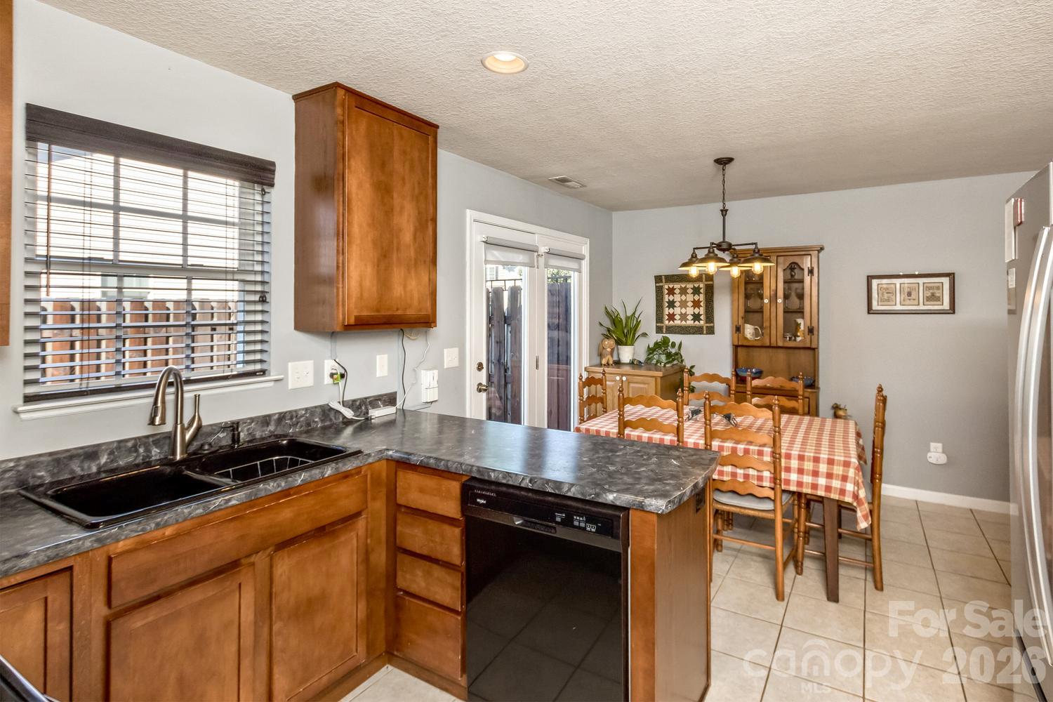 Plenty of sunshine in the kitchen and dining area - 5 Lilac Fields Way, Arden