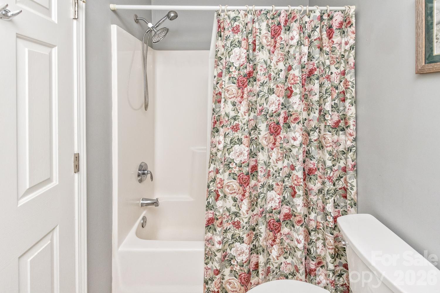 Ensuite full bath in primary suite - 5 Lilac Fields Way, Arden