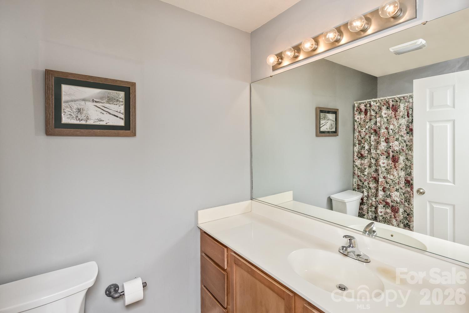 Ensuite full bath in primary suite - 5 Lilac Fields Way, Arden