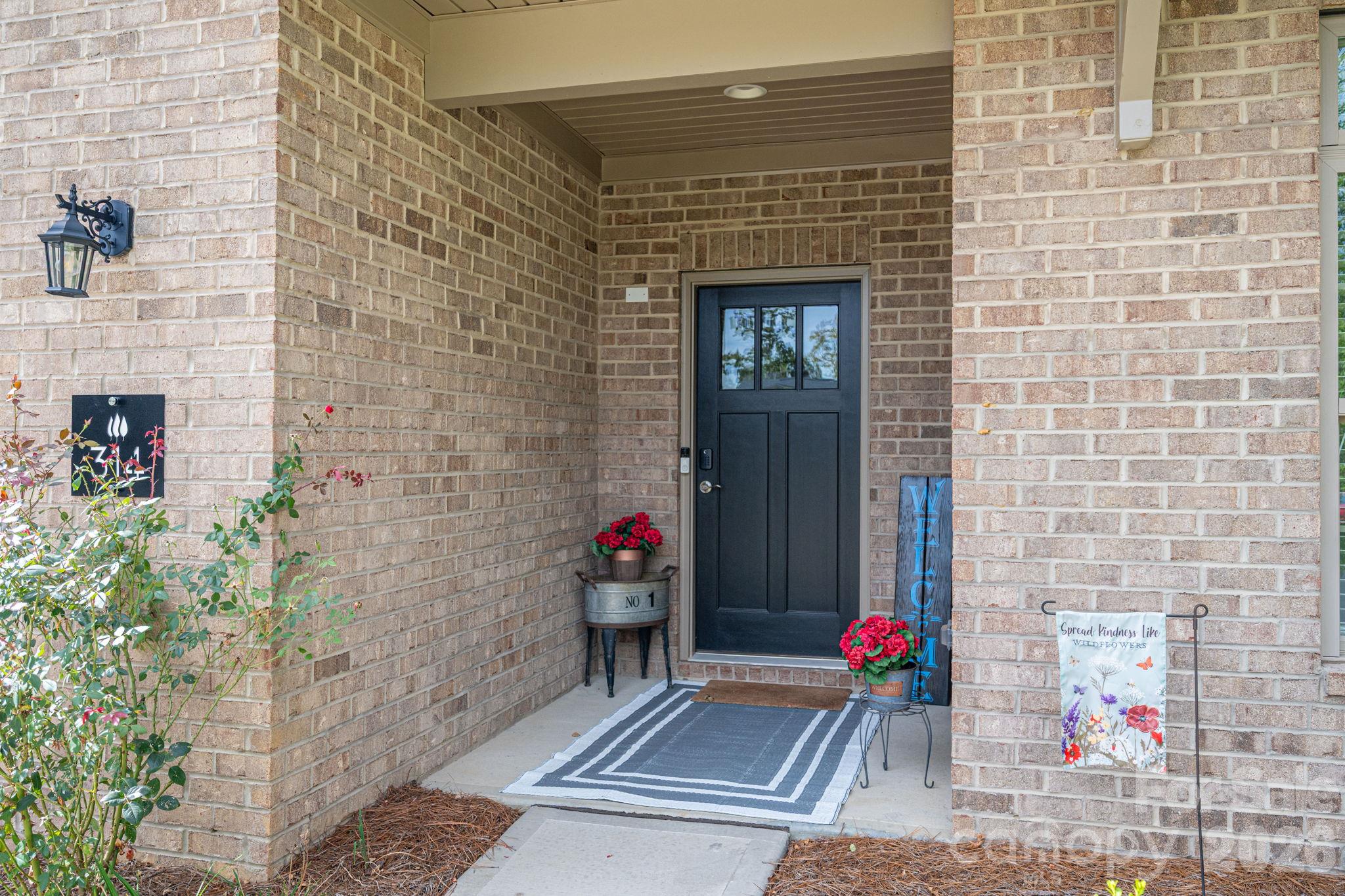 Single Family Residence at 314 Lifestyle Court, Gastonia, photo 4 of 39