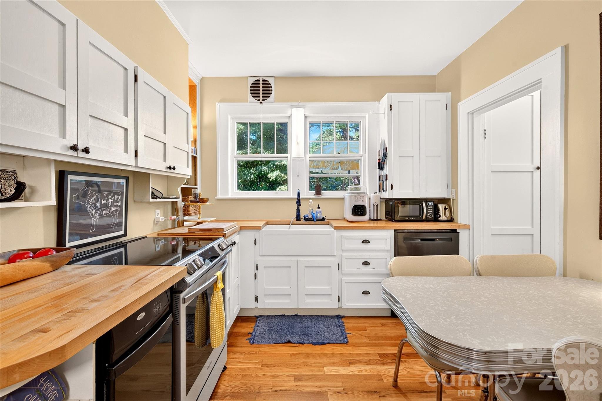 Single Family Residence at 26 Hillside Drive, Marion, photo 22 of 48