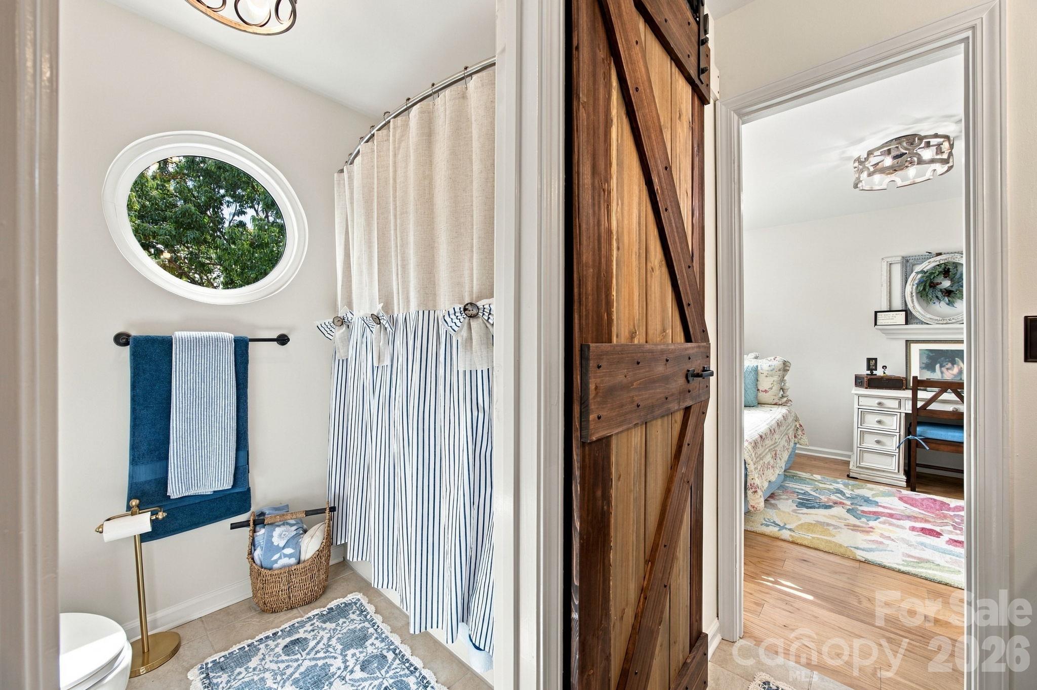 Jack-n-Jill Bath - 20304 Southshore Drive, Cornelius