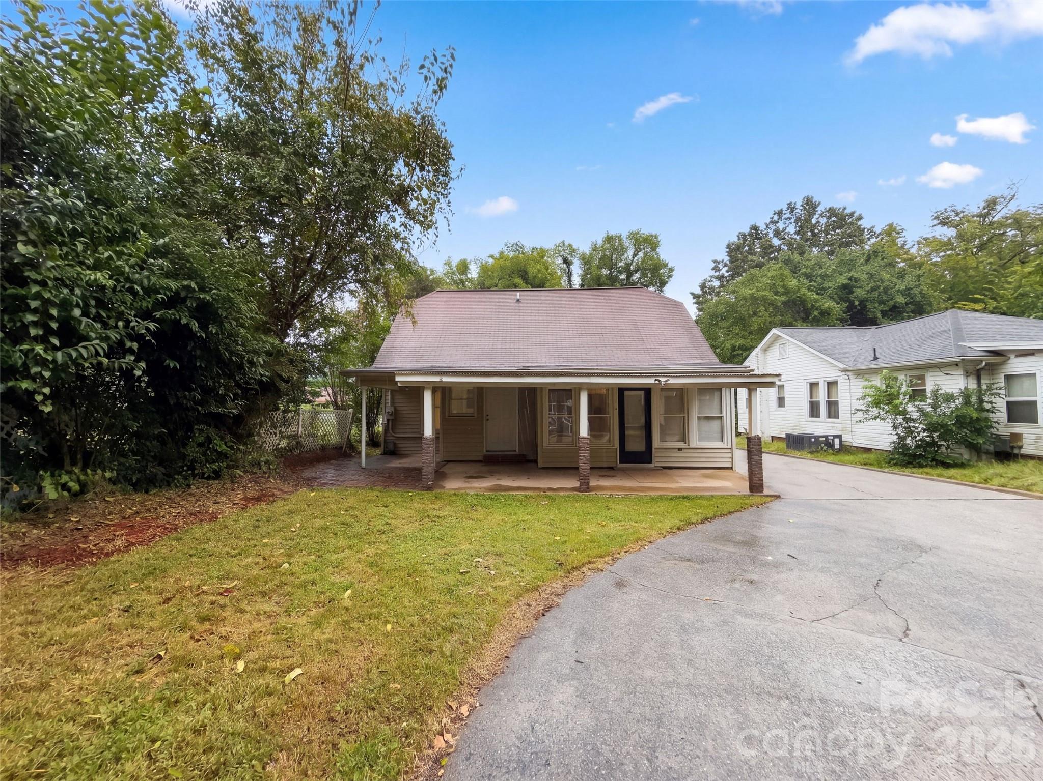 Single Family Residence at 199 Vance Drive NE, Concord, photo 5 of 27