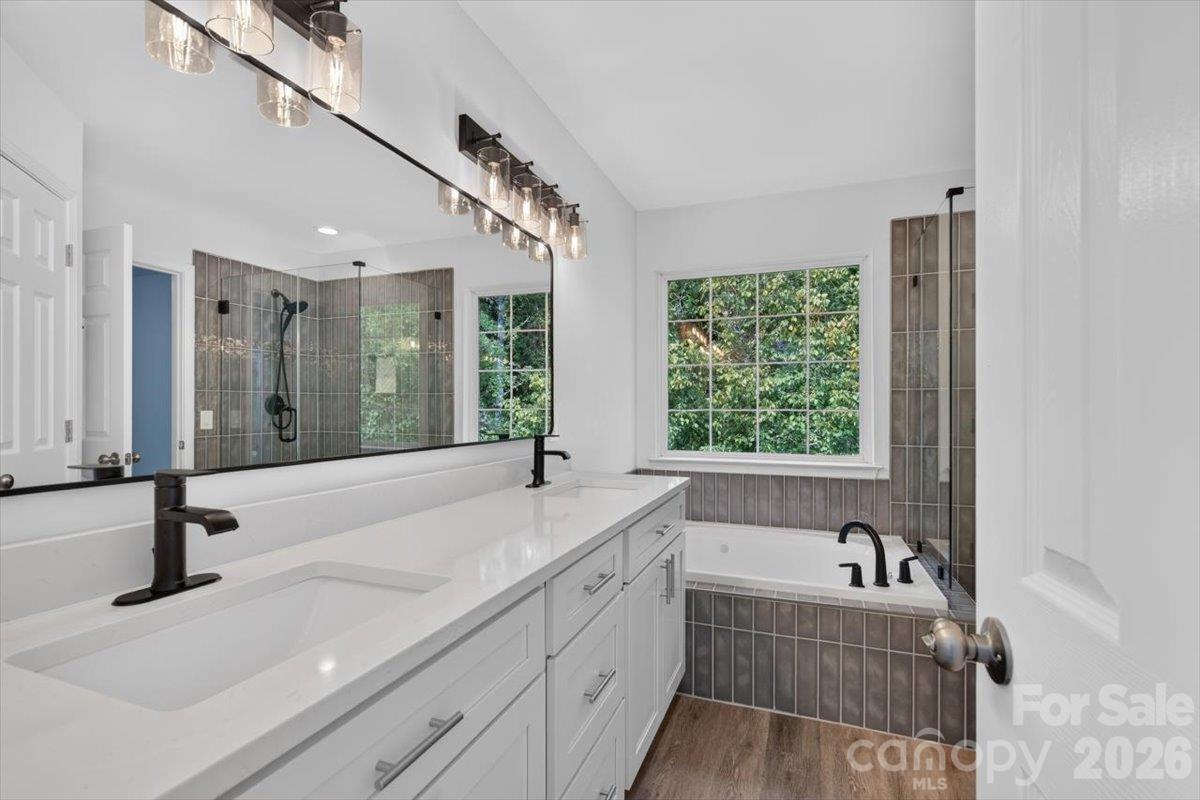 Single Family Residence at 2536 Thornfield Road, Charlotte, photo 5 of 39