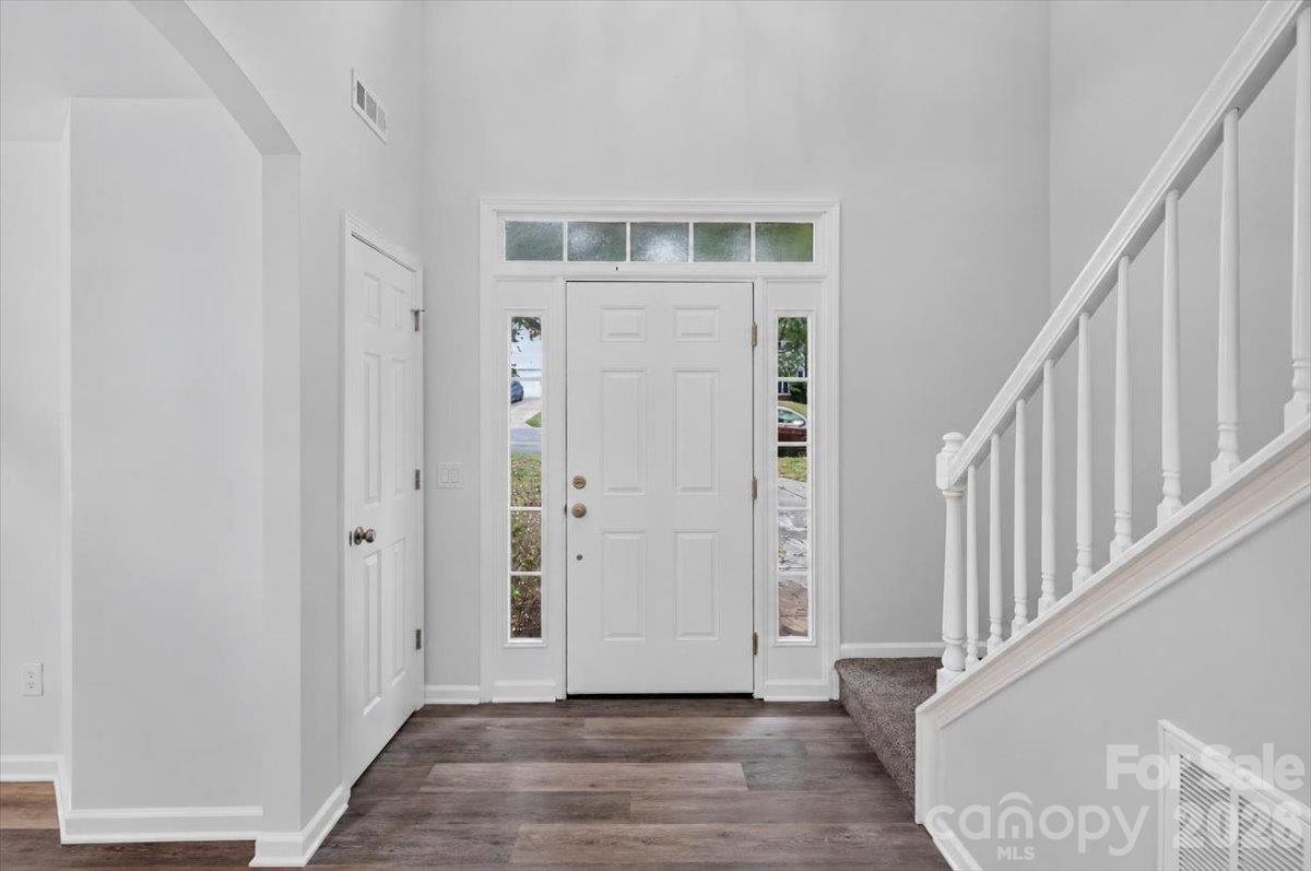 Single Family Residence at 2536 Thornfield Road, Charlotte, photo 8 of 39
