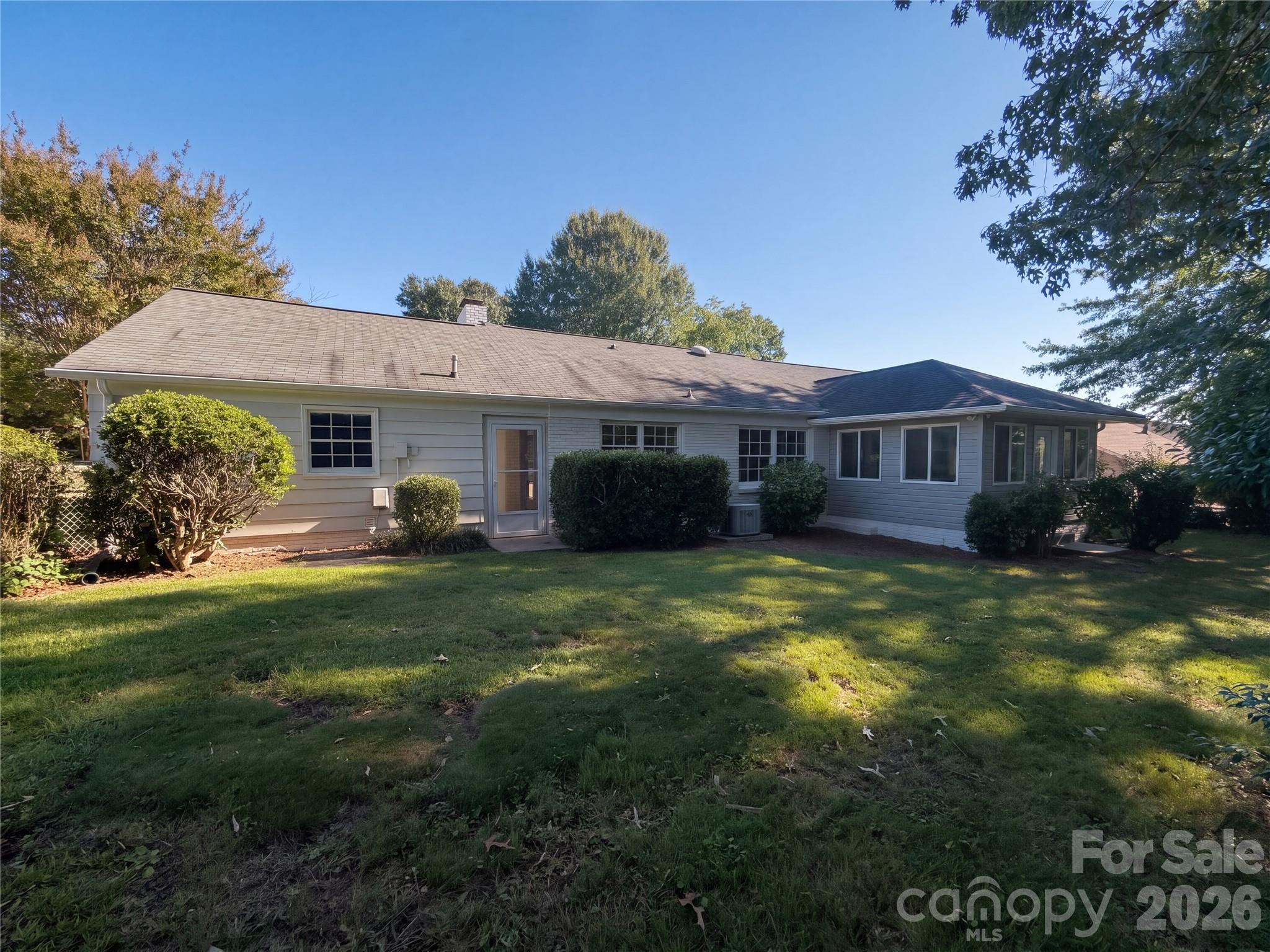 Single Family Residence at 3309 Gardner Park Drive, Gastonia, photo 3 of 16