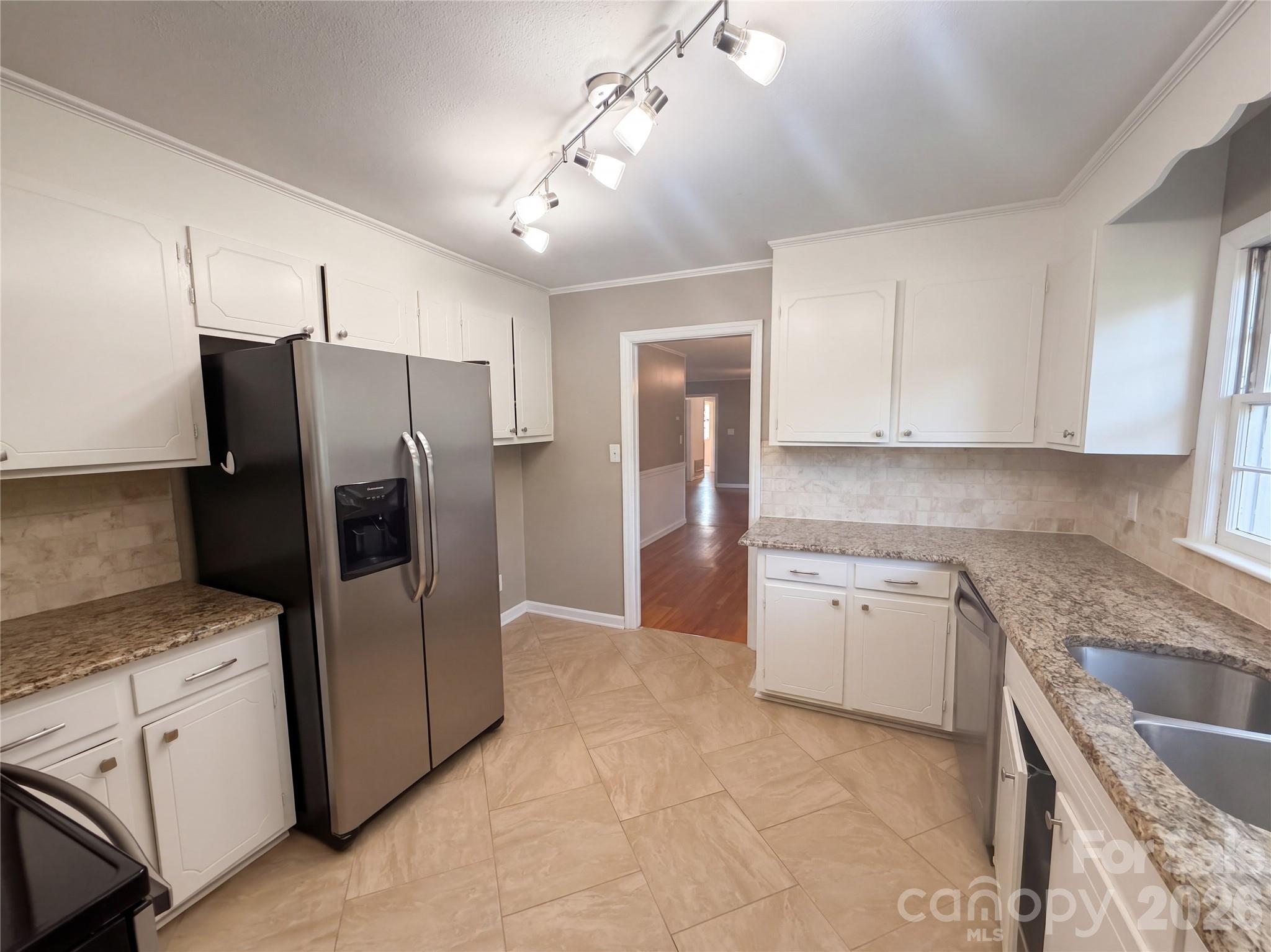 Single Family Residence at 3309 Gardner Park Drive, Gastonia, photo 8 of 16