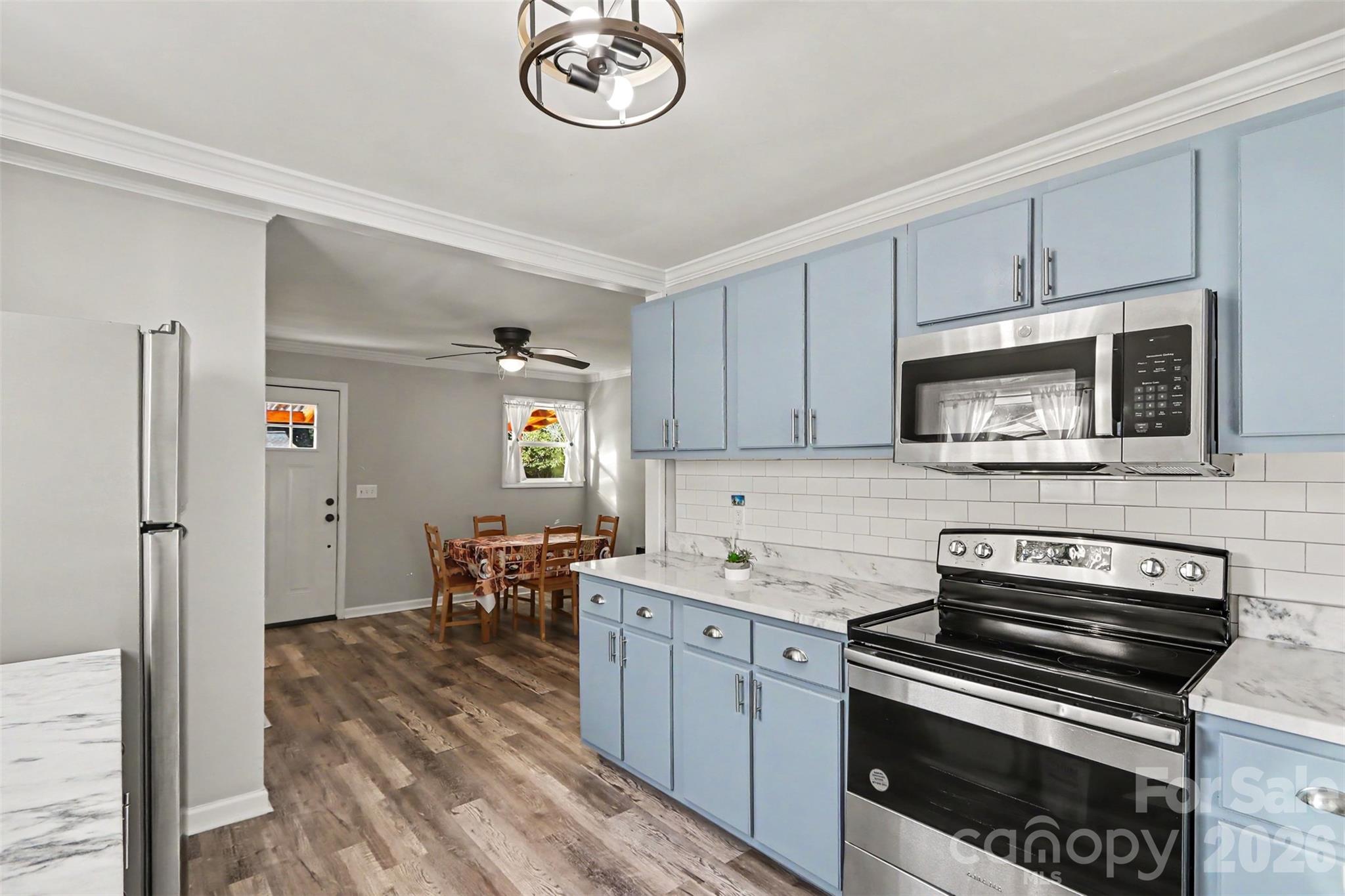 Single Family Residence at 115 Adcock Street, Belmont, photo 24 of 45
